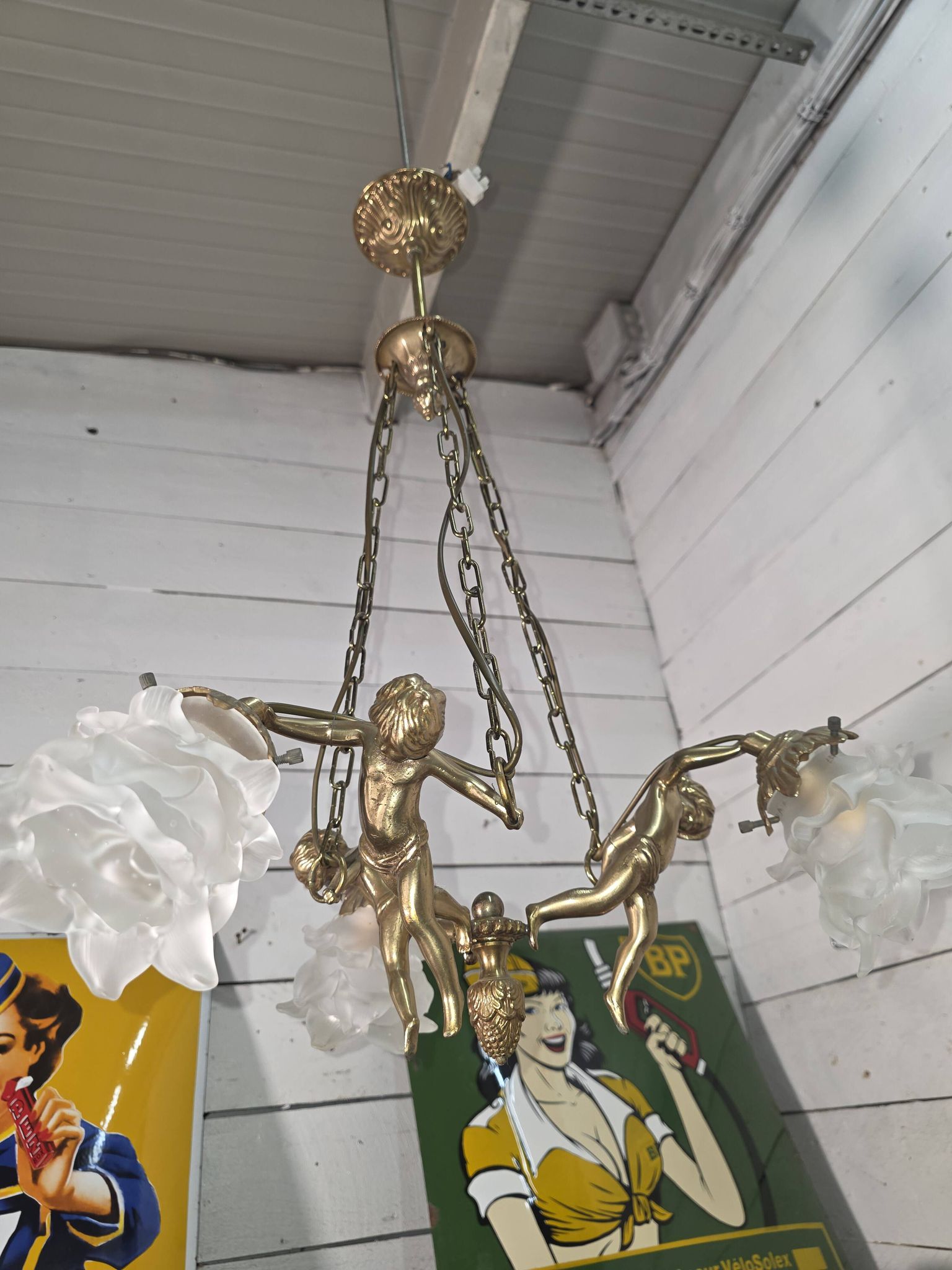 Lustre aux angelots en bronze années 70