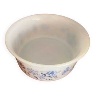 Arcopal salad bowl