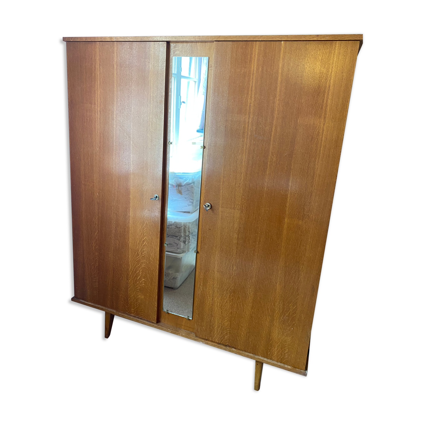 Wardrobe with a vintage 60s ice cream