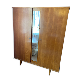 Wardrobe with a vintage 60s ice cream
