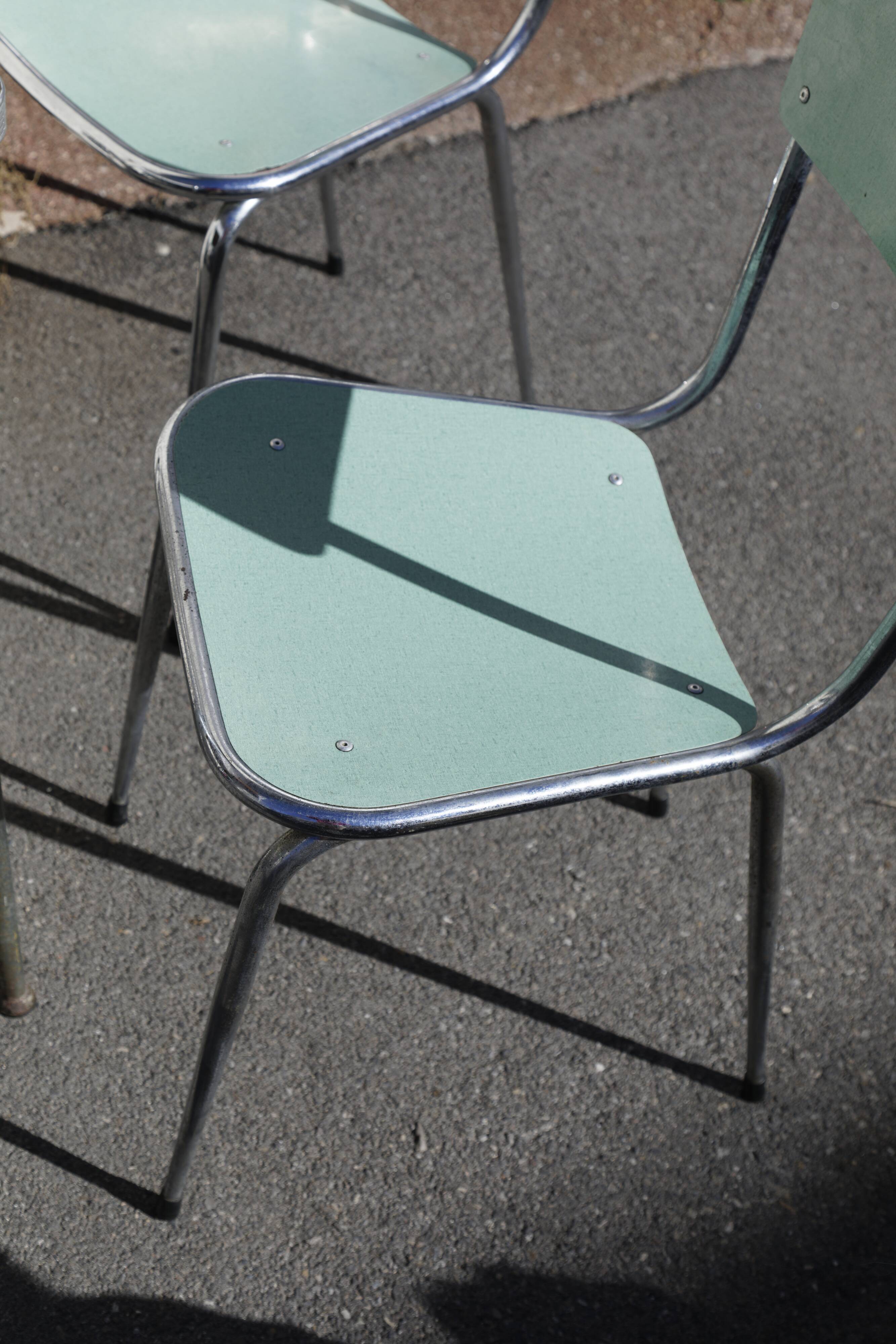 Formica water green table and chairs set