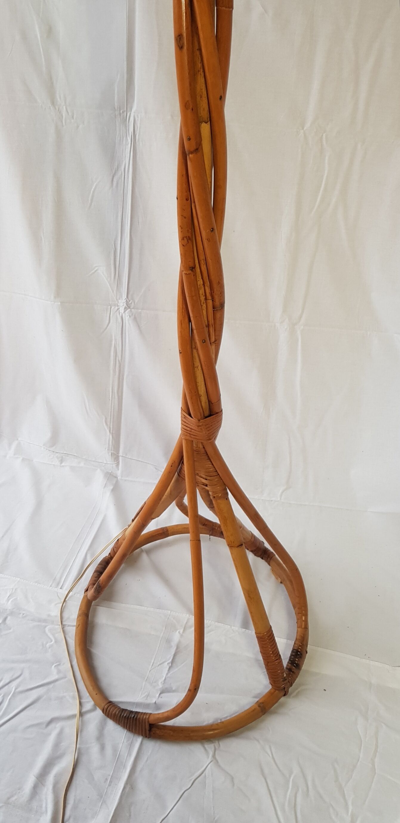50/60s rattan lamppost