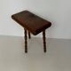 Tabouret tripode en bois massif