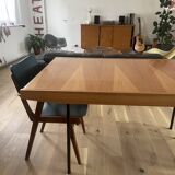 Extendable table designed by Alain Richard