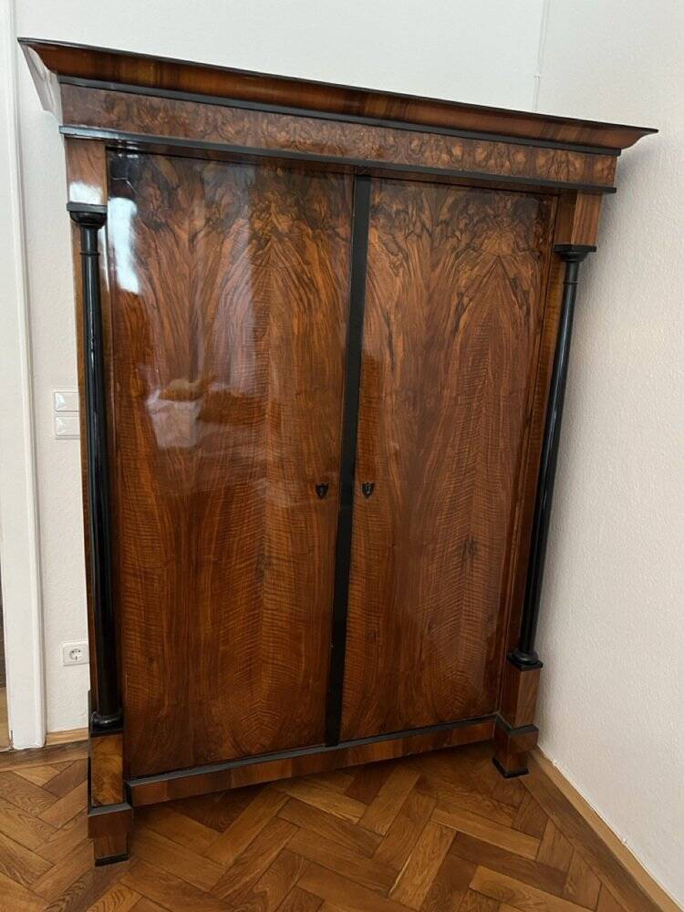 Biedermeier Armoire, Walnut Veneer and Full Columns, Austria, circa 1820
