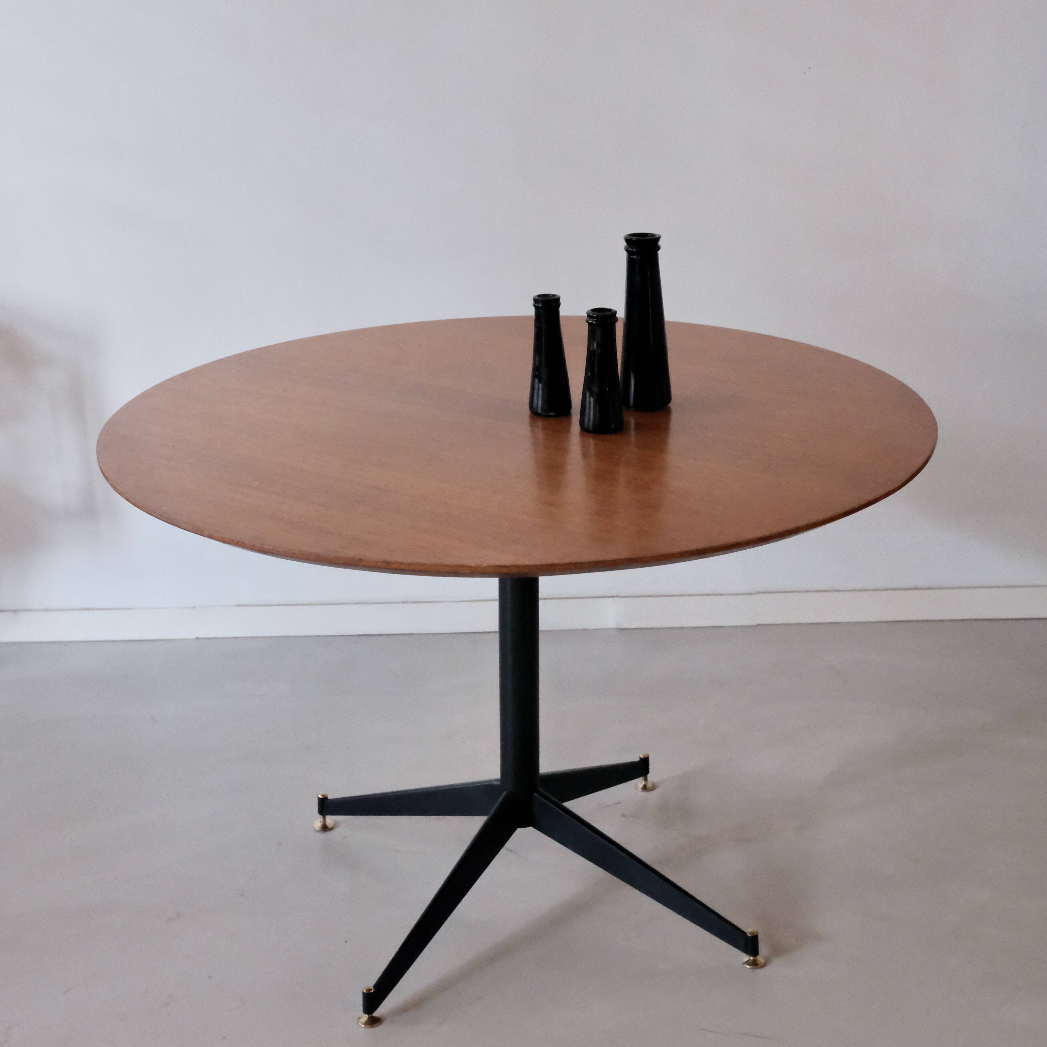 Vintage design round table, Italy, circa 1950.