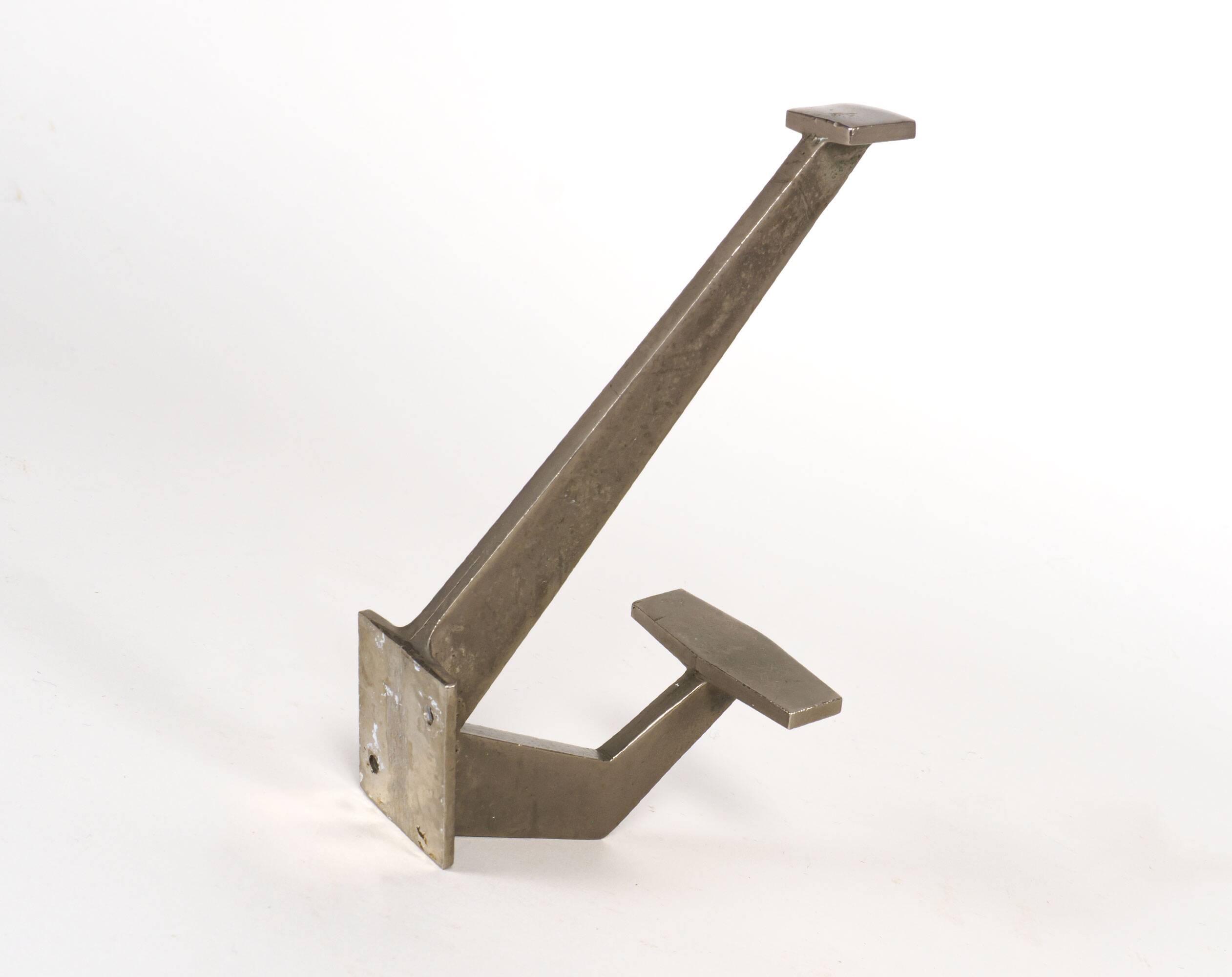 Crochet de manteau mural en bronze plaqué art déco angulaire des années 1940