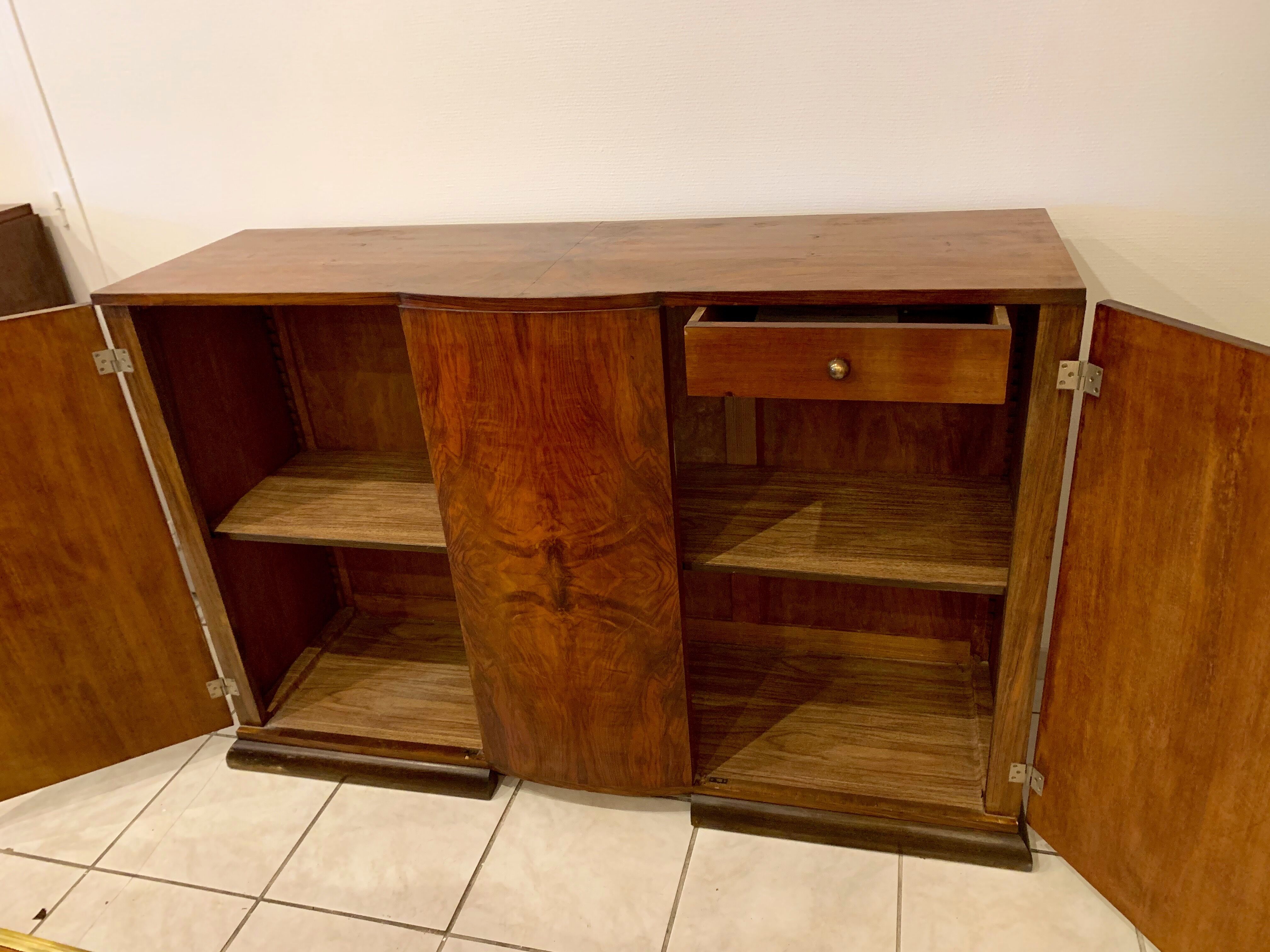 Art Deco buffet in walnut veneer