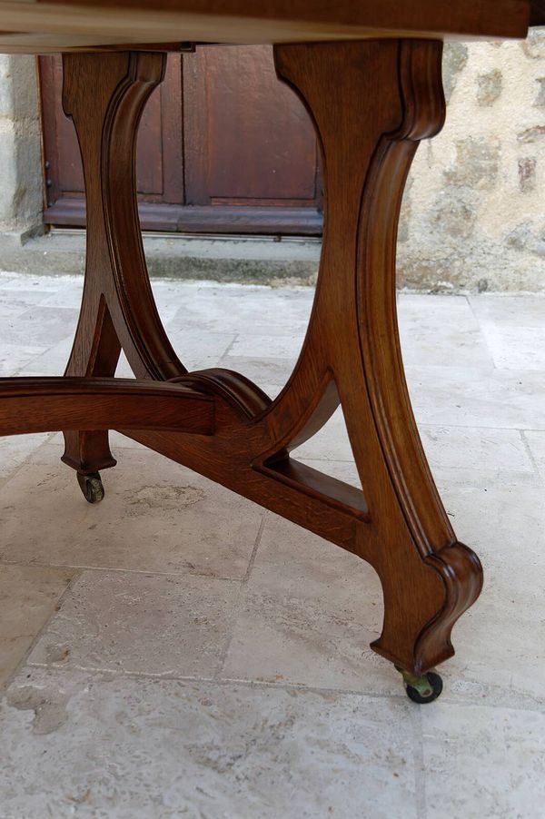 Table de salle à manger par la Maison Krieger, Art Nouveau, circa 1900, en chêne massif