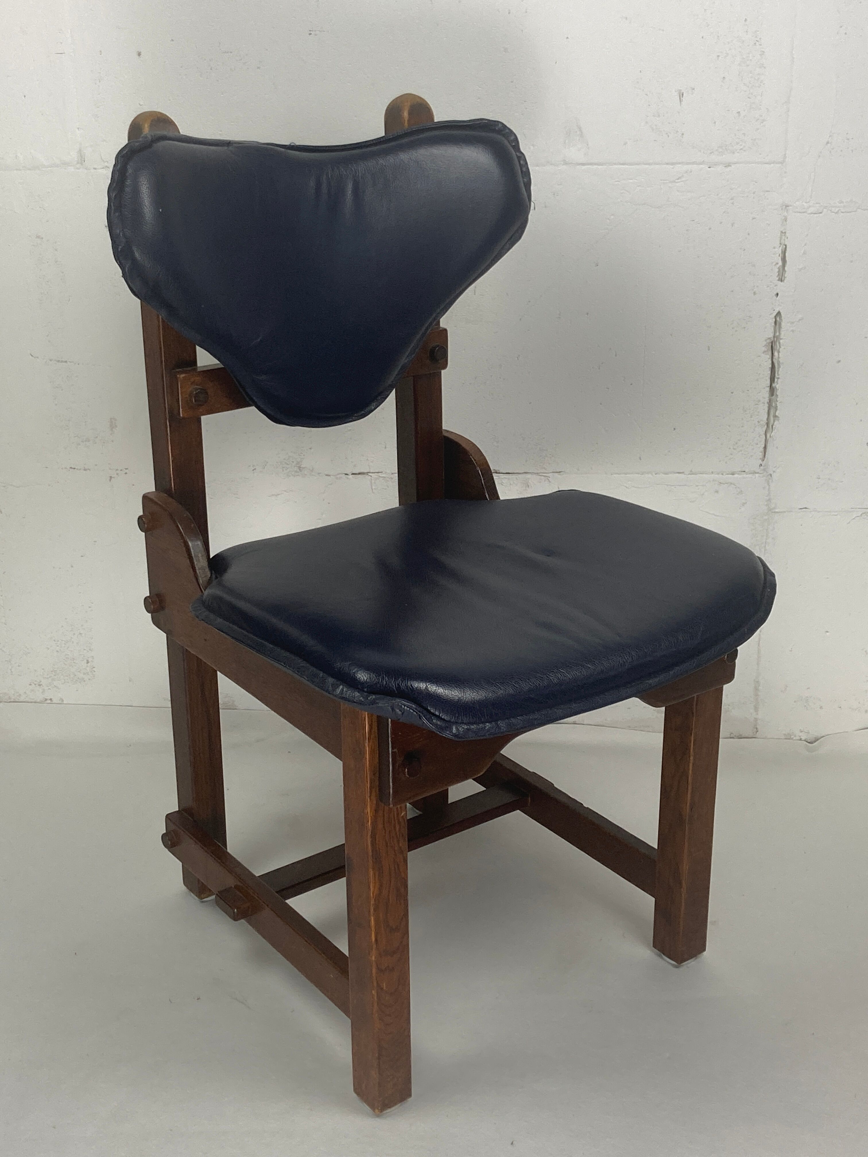 Ensemble de 4 chaises de salle à manger brutalistes en chêne et cuir, années 1960