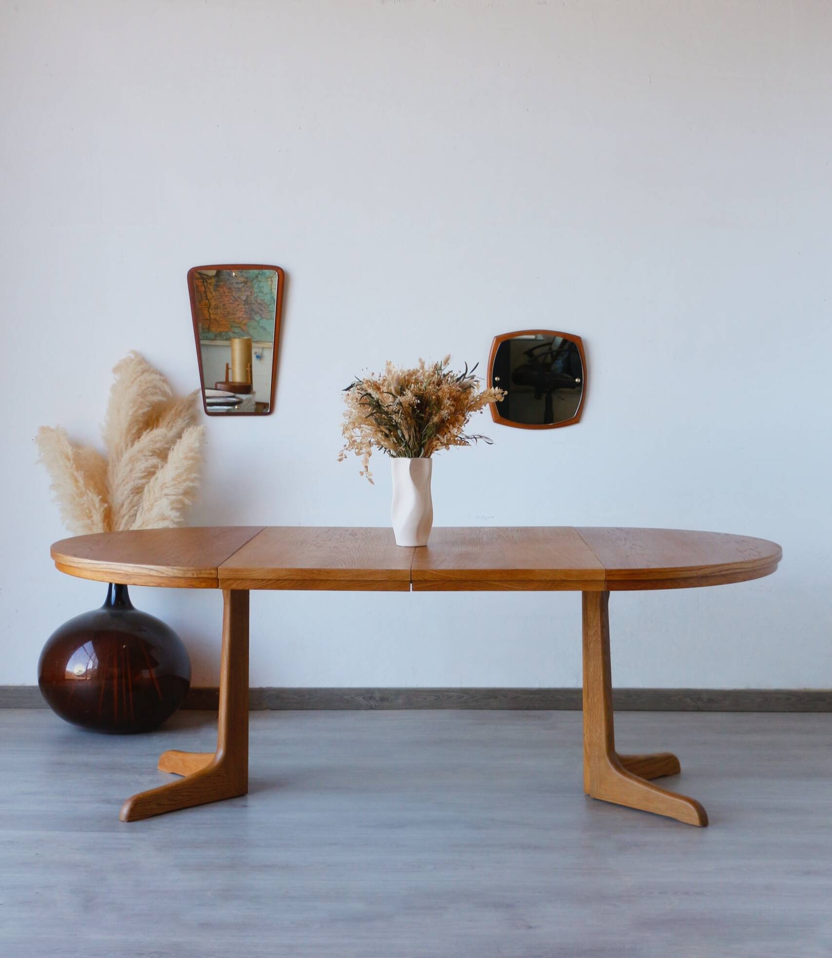 Vintage oak extendable dining table | Scandinavian design