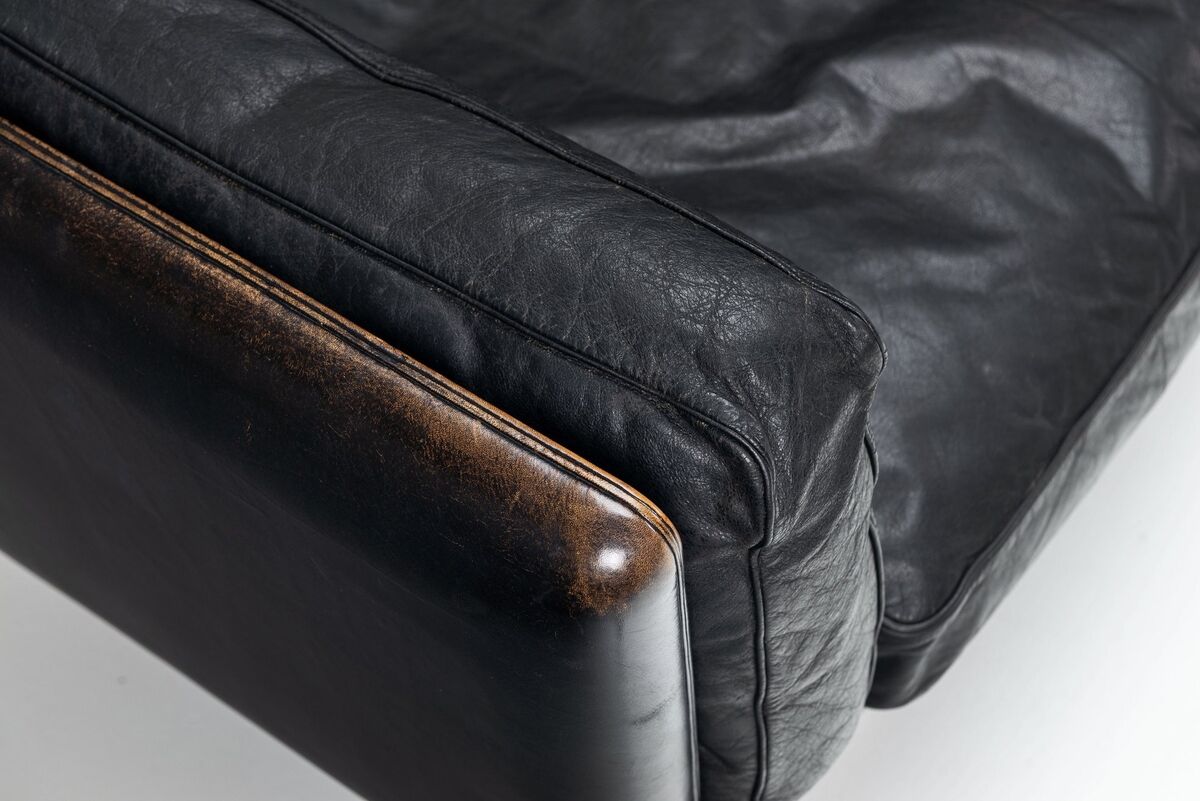 Illum Wikkelso model V11 sofa in black leather by Holger Christiansen, Denmark, 1960