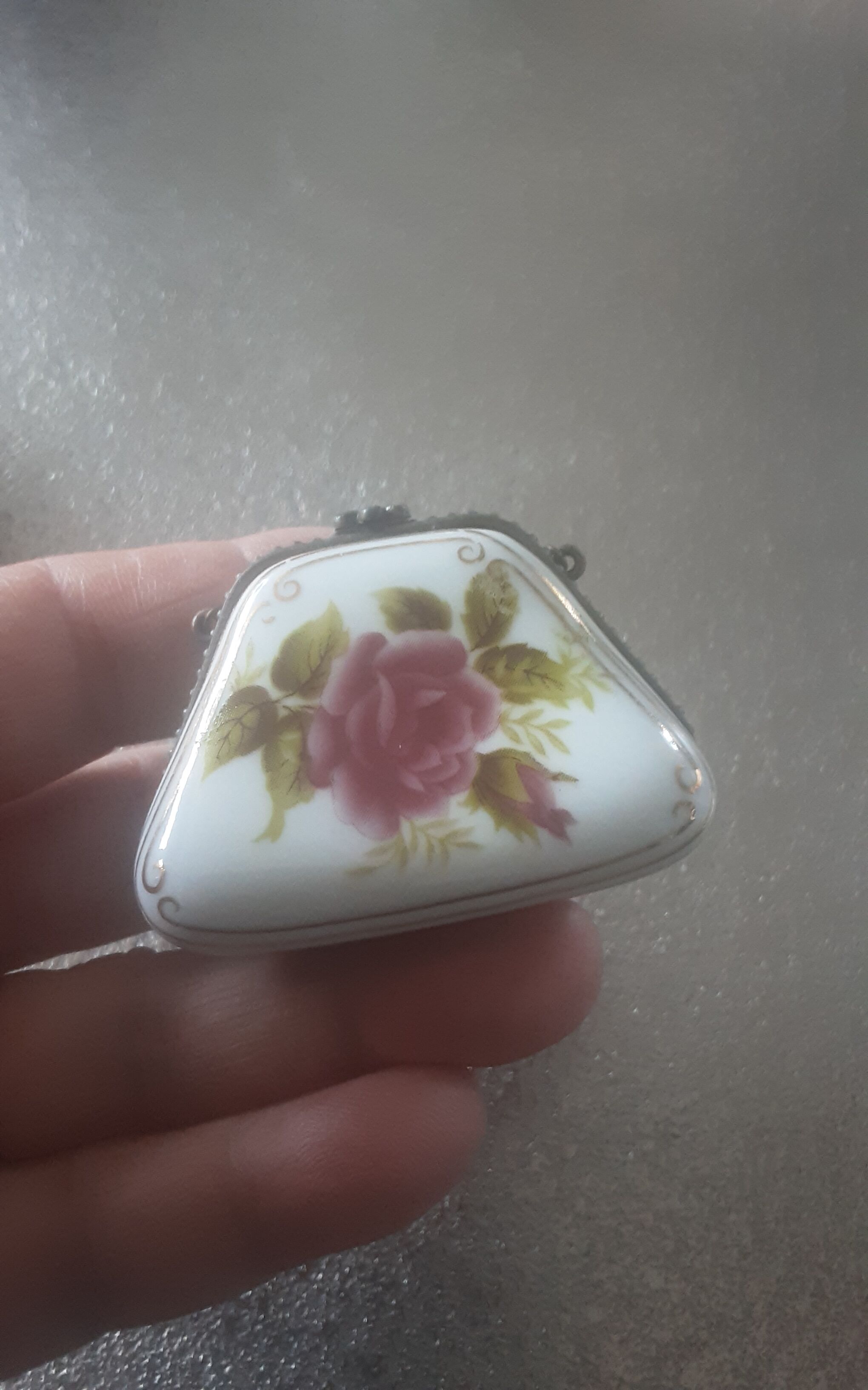 Lot 2 porcelain boxes Art