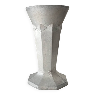 Vase ancien Art déco en fonte d'aluminium