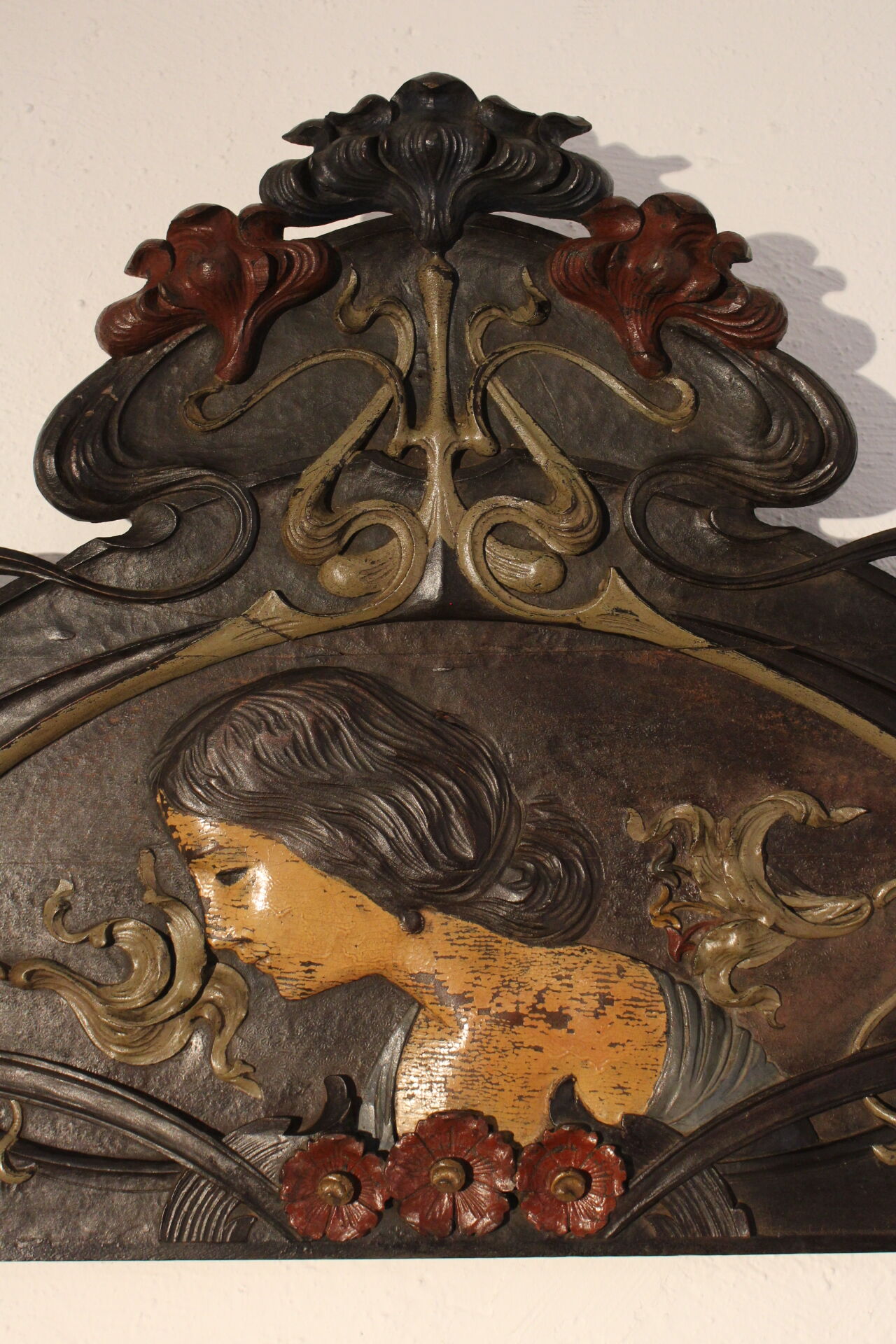 Art nouveau pediment