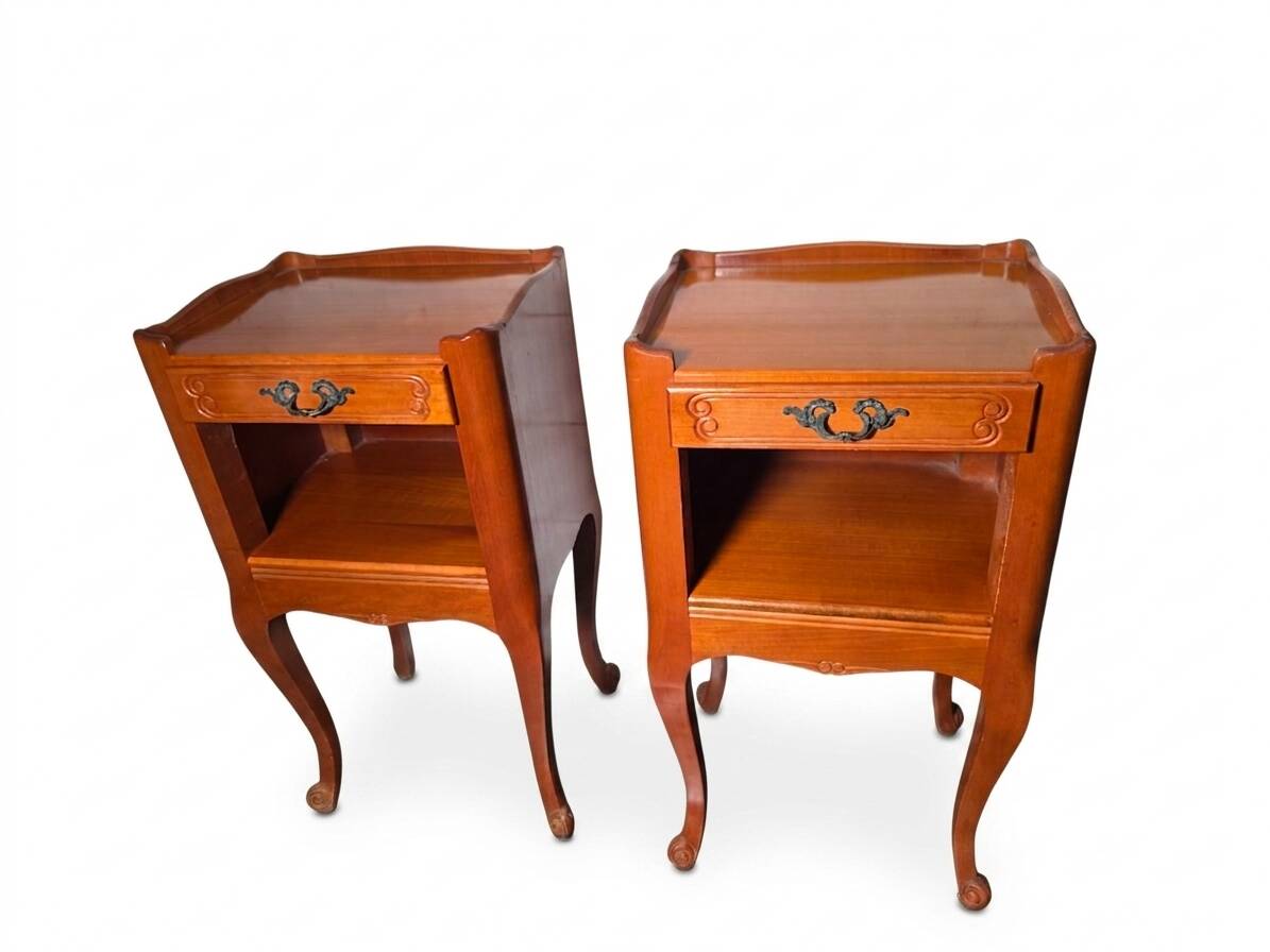Paire de tables de chevet style Louis XV en merisier