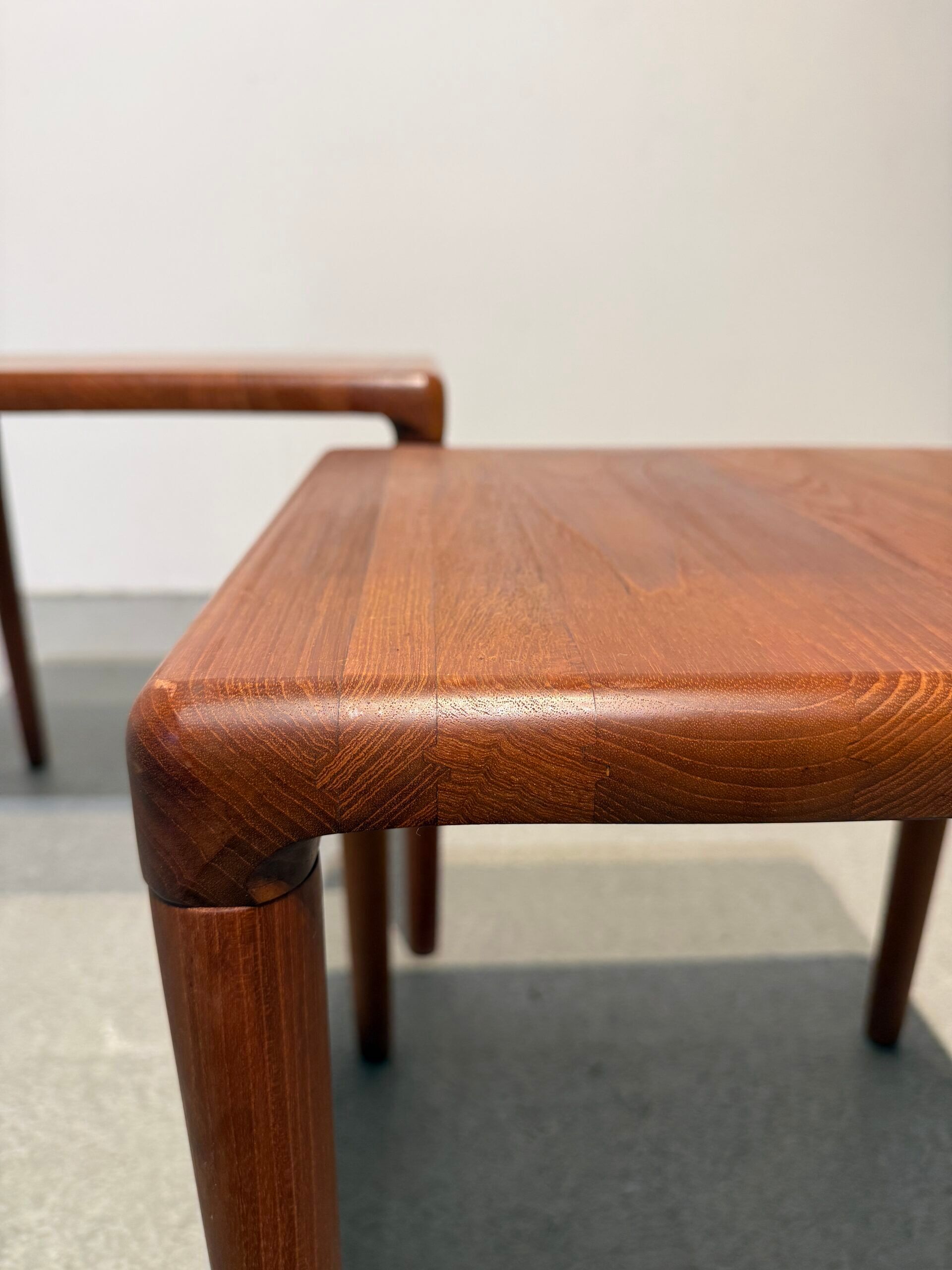 Tables gigognes en teck par Bramin