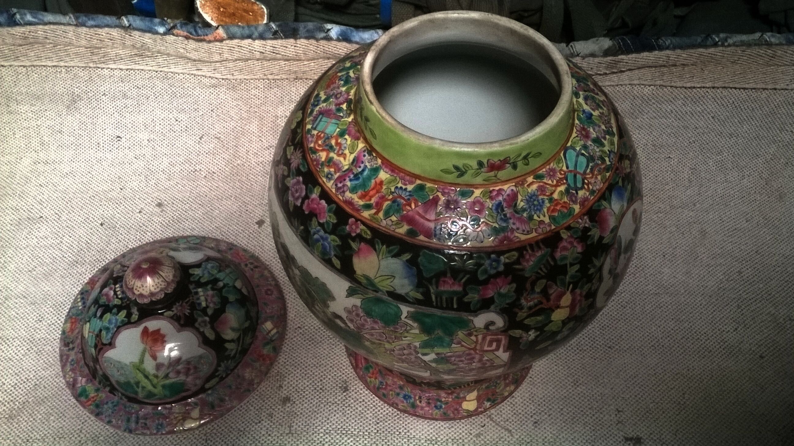 Chinese covered vase