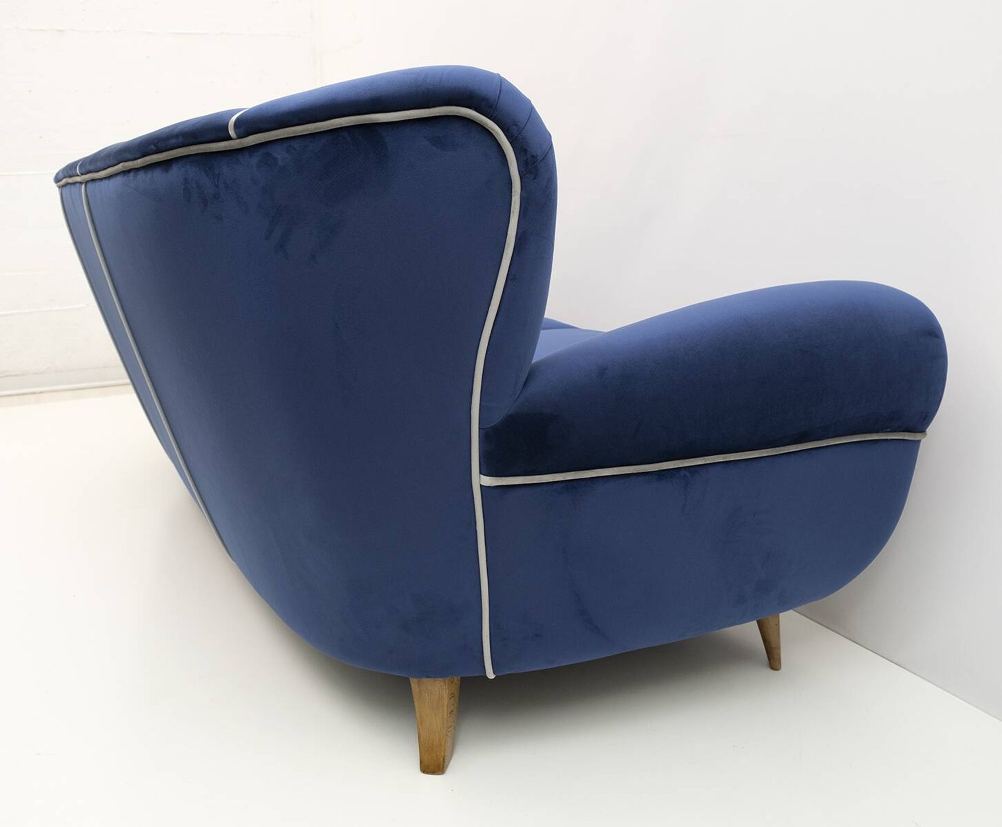 Guglielmo Ulrich Art Deco Italian Velvet Sofa, 1940s