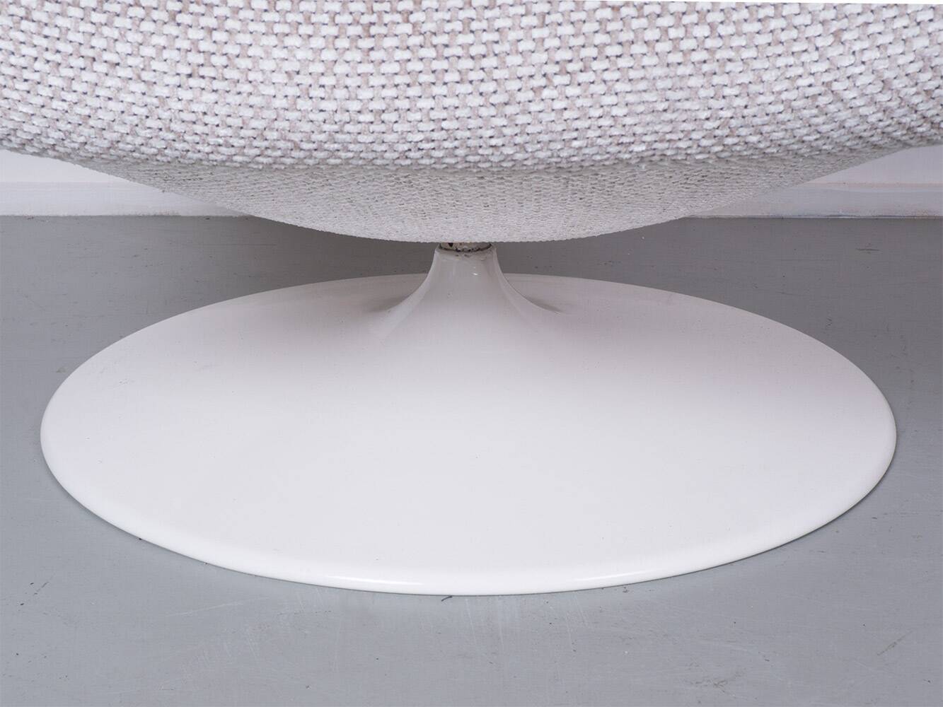 Lounge chair Model F518 -Artifort – Geoffrey Harcourt