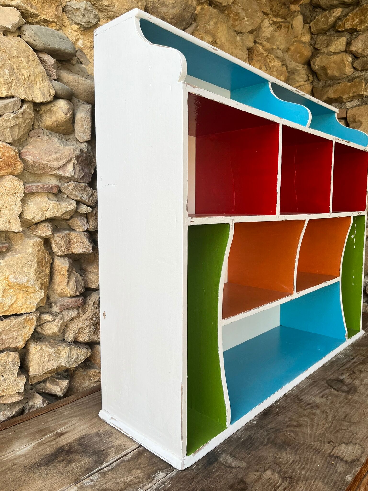 Wall-mounted or free-standing wooden locker shelf