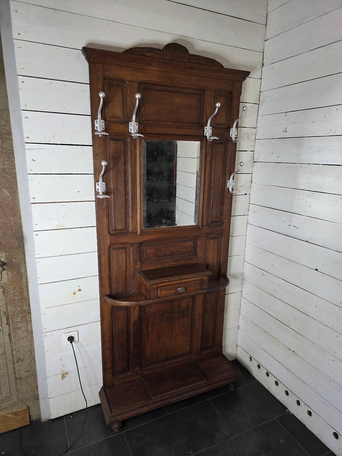 Vestiaire en chêne massif ancien