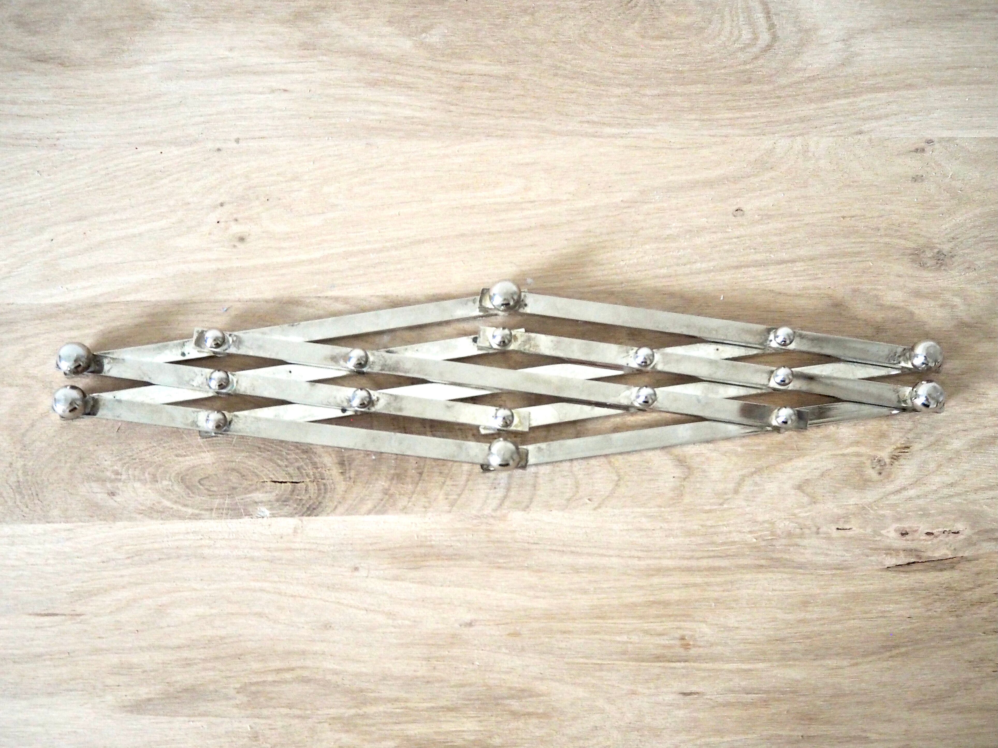 Expandable silver plated trivet