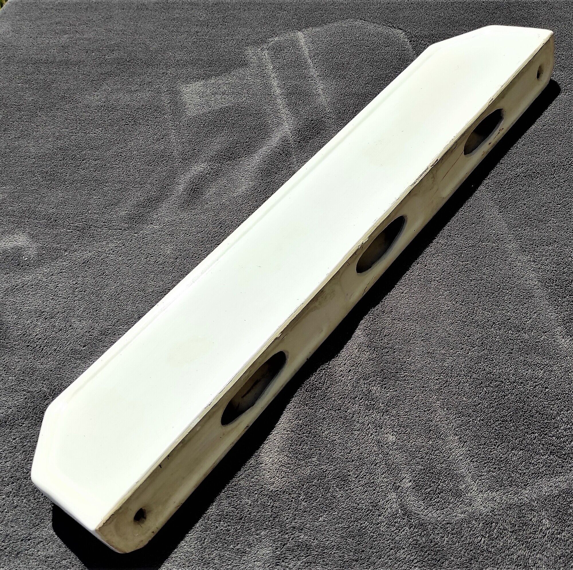 Old shelf of great length / shelf in white Art Deco porcelain