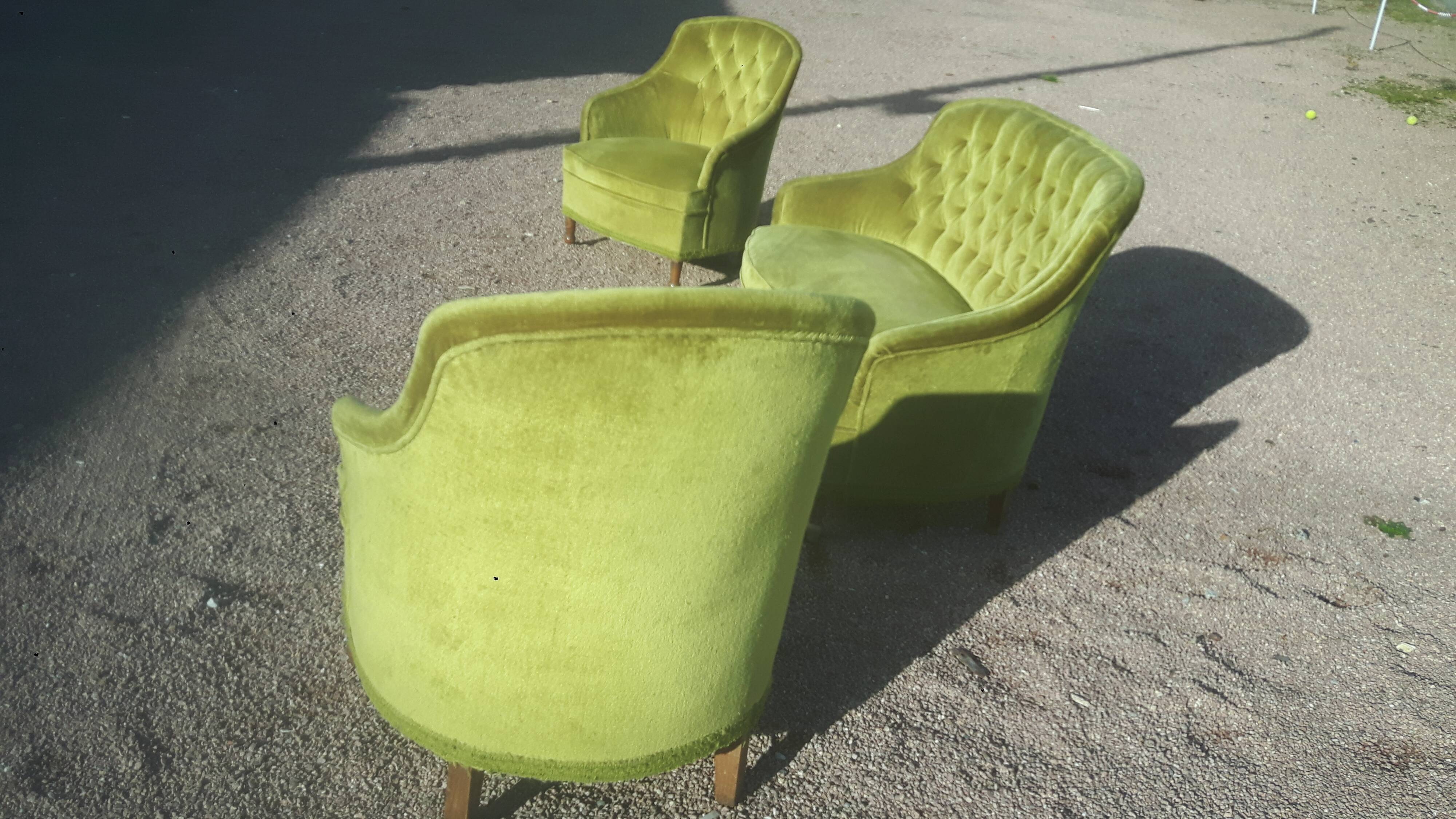 Toad green velvet lounge