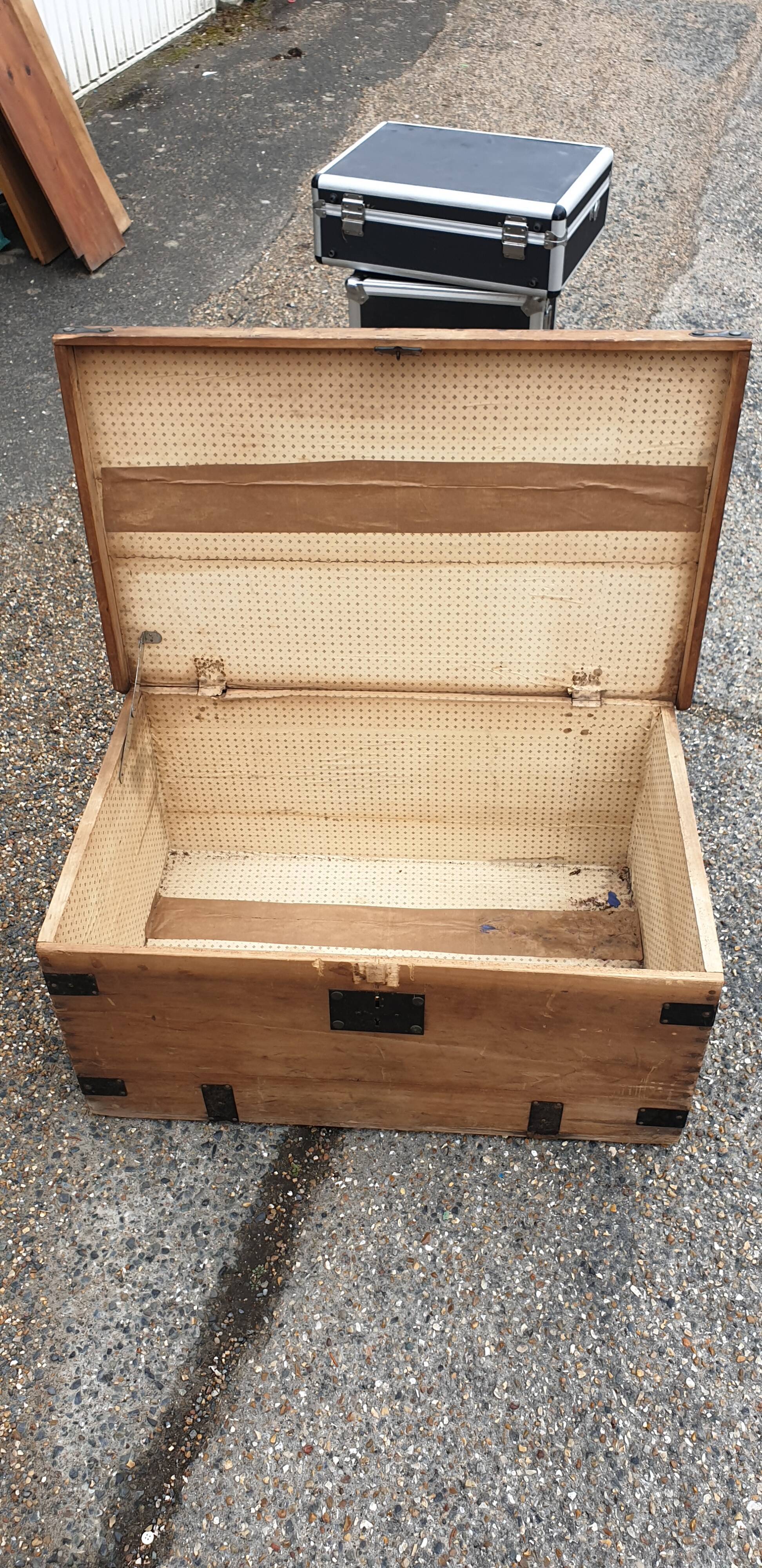 Wooden chest workshop