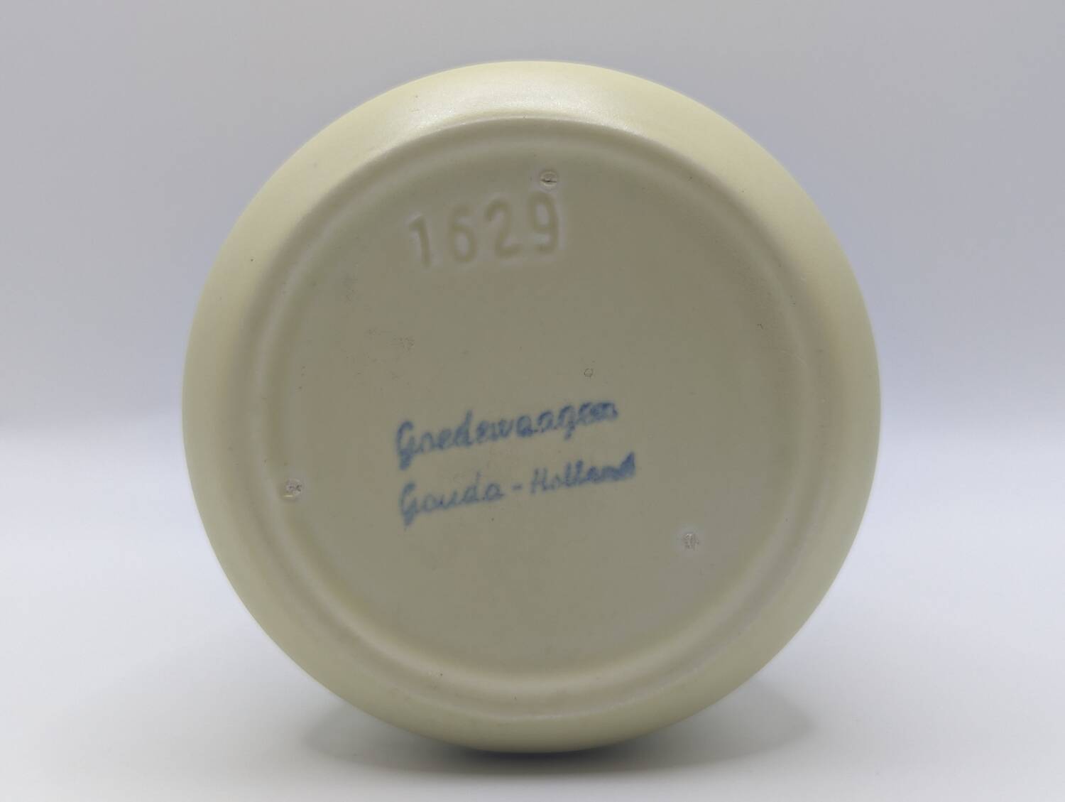 Goedewaagen Gouda Holland ceramic hourglass vase