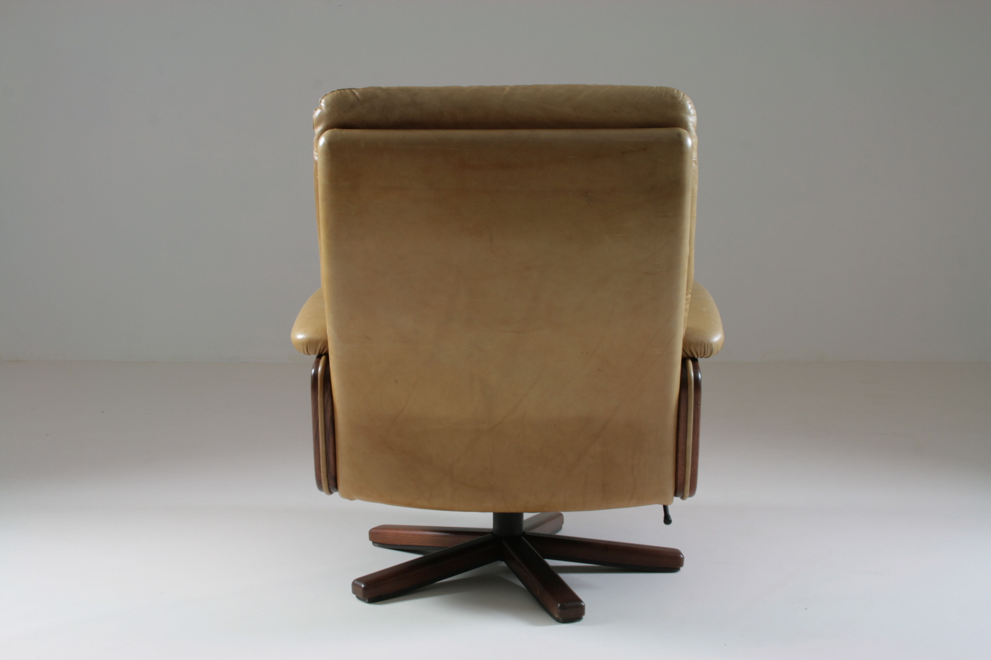 Leather lounge chair by André Vandenbeuck