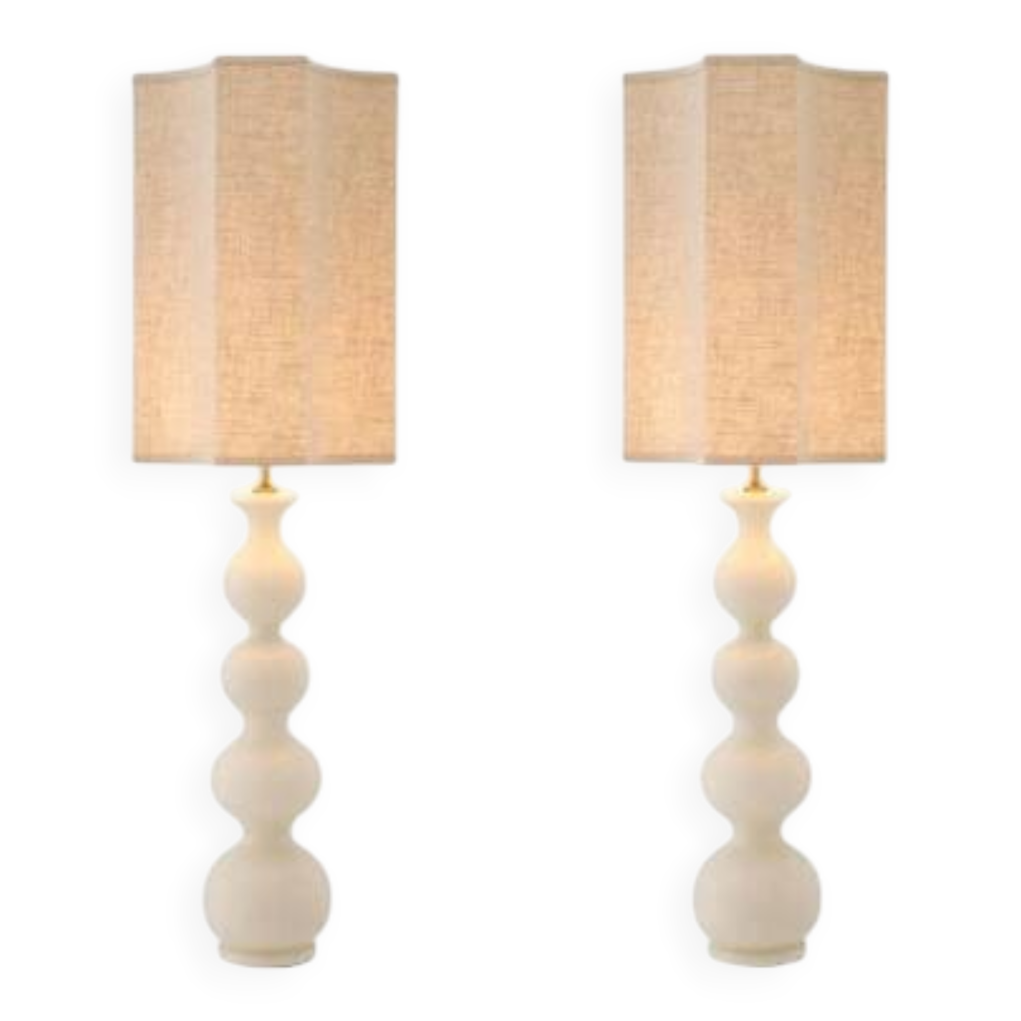 Paire de lampes de table en céramique blanche craquelée et laiton patiné.