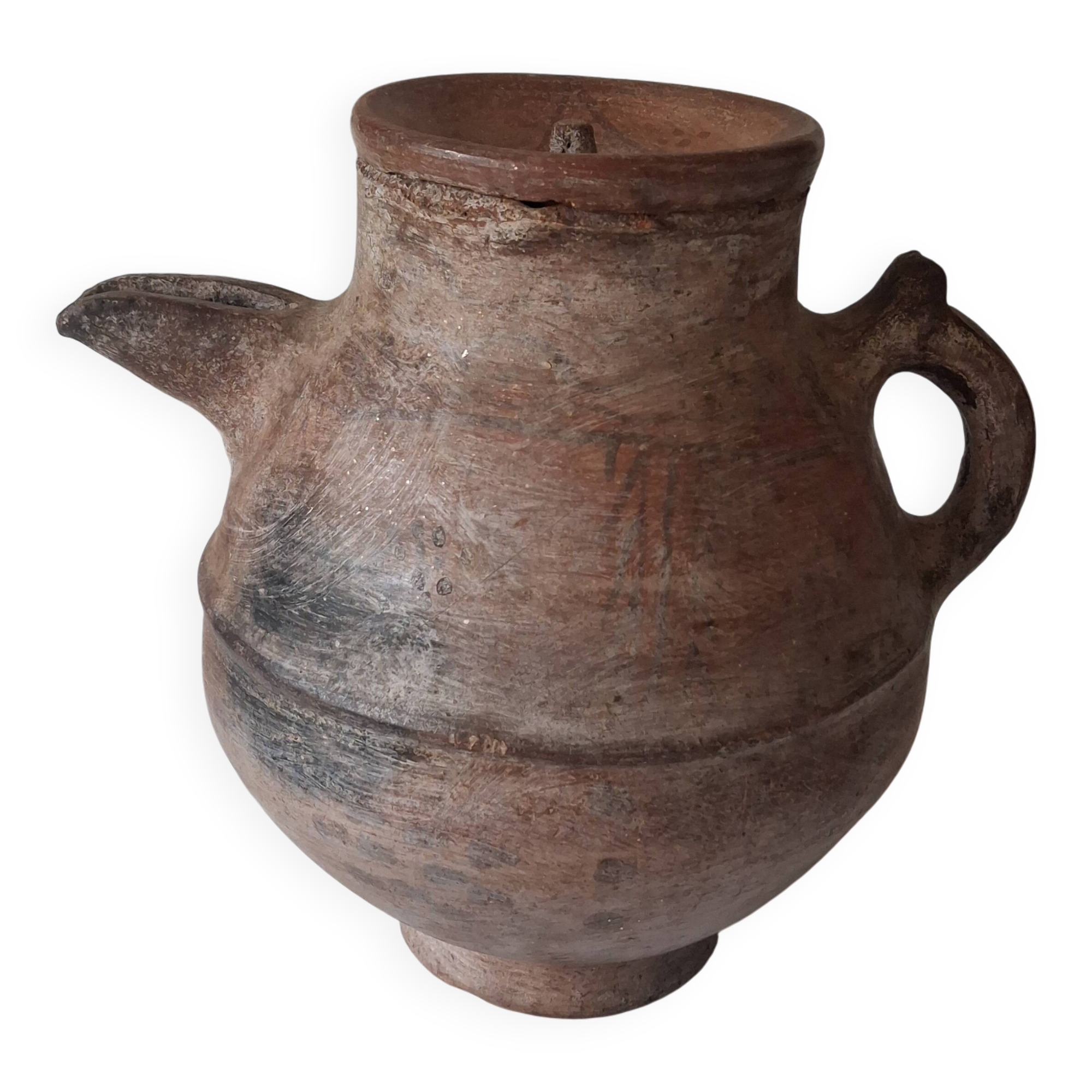 Ancient pottery, jug, traditional Berber/Kabyle in terracotta.