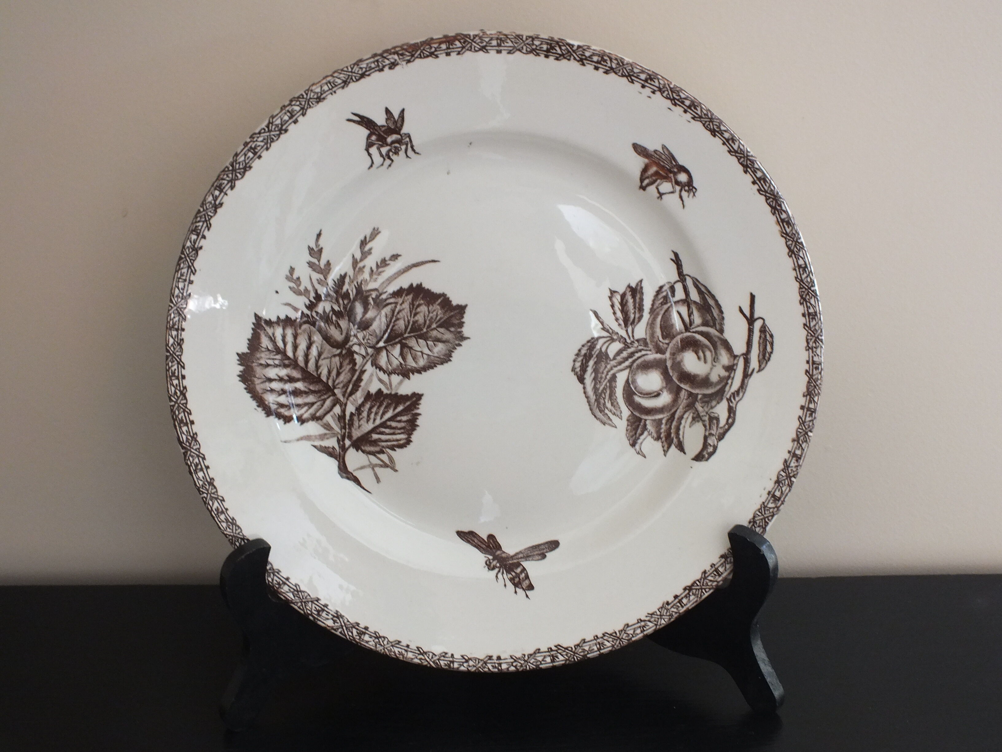 Round dish n°1 Choisy le Roi in Iron Earth decoration fruits and insects