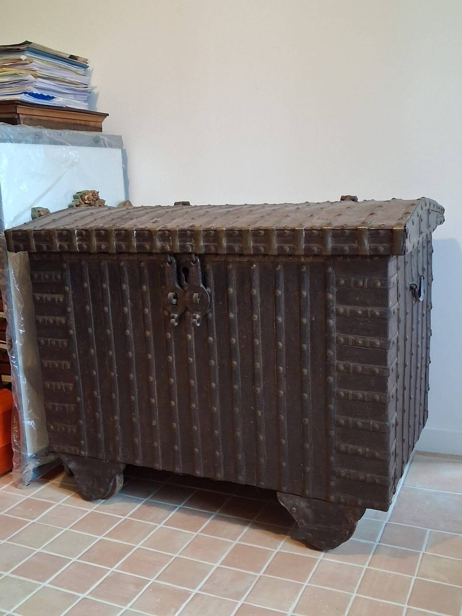 Authentic Pitara Chest from Rajasthan in Wood and Wrought Iron – 19th Century