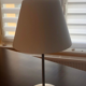 Lampe en métal argenté et verre blanc H 50 cm Diamètre max 22 cm