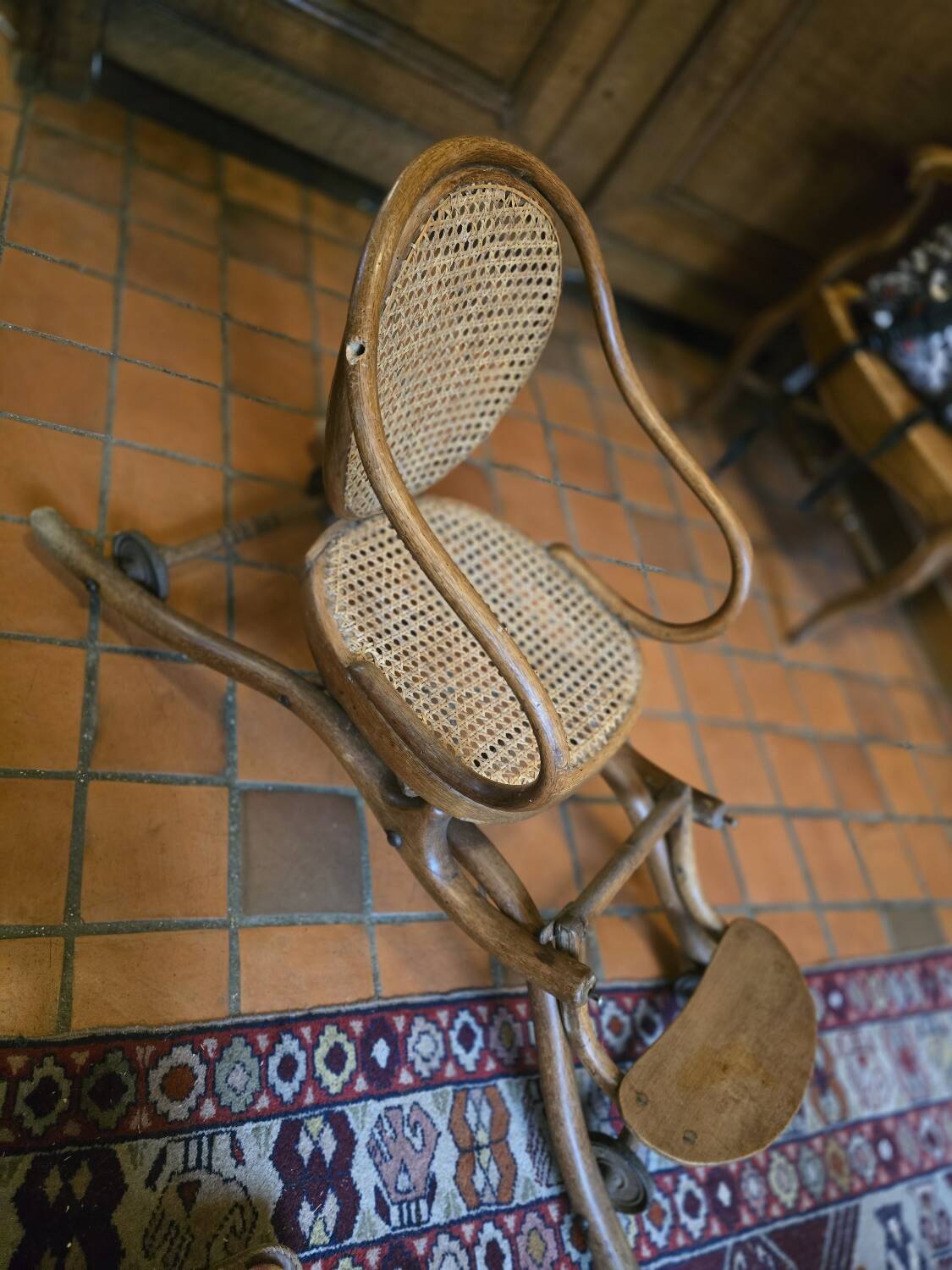 Chaise haute enfant , thonet