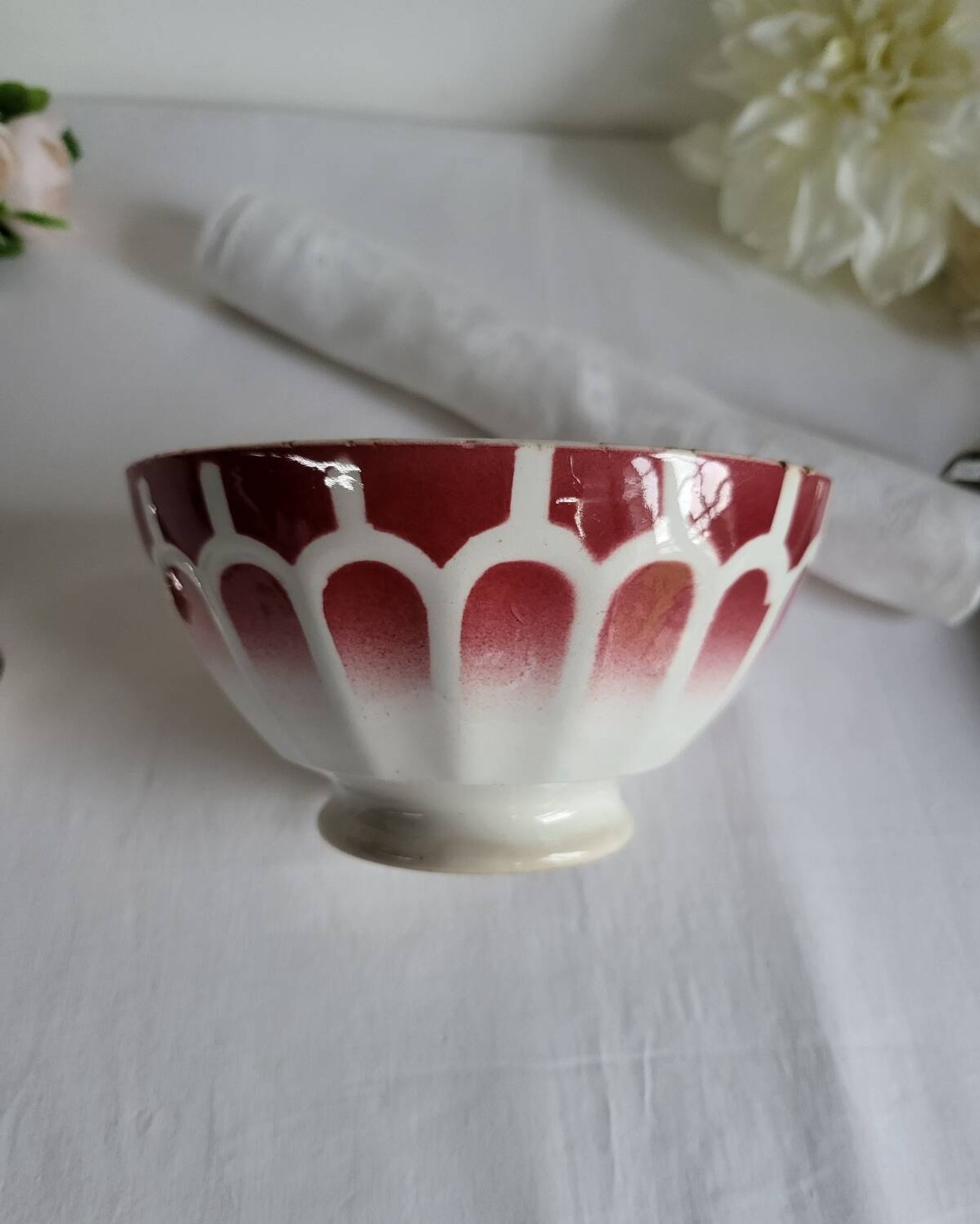 Old bowl in earthenware DIGOIN SARREGUEMINES with faceted burgundy.