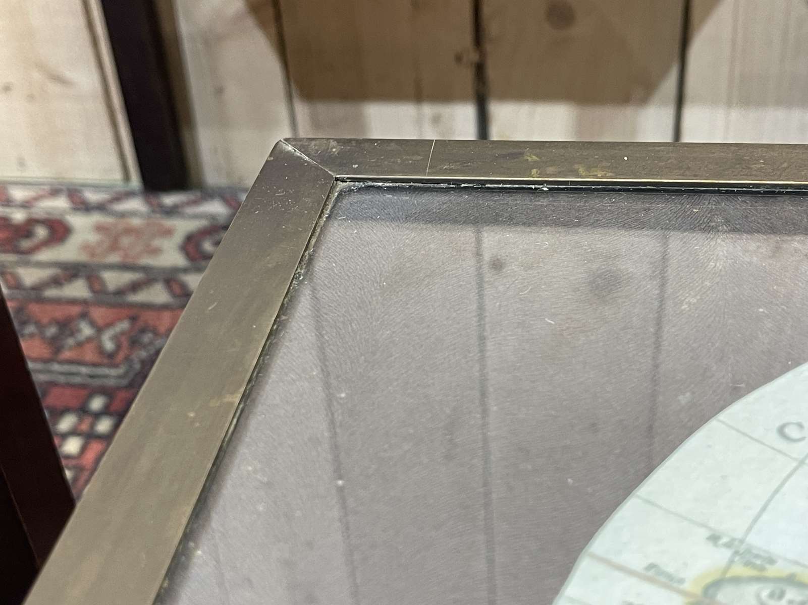 Tables gigognes mappemondes en acajou, verre et laiton - années 50
