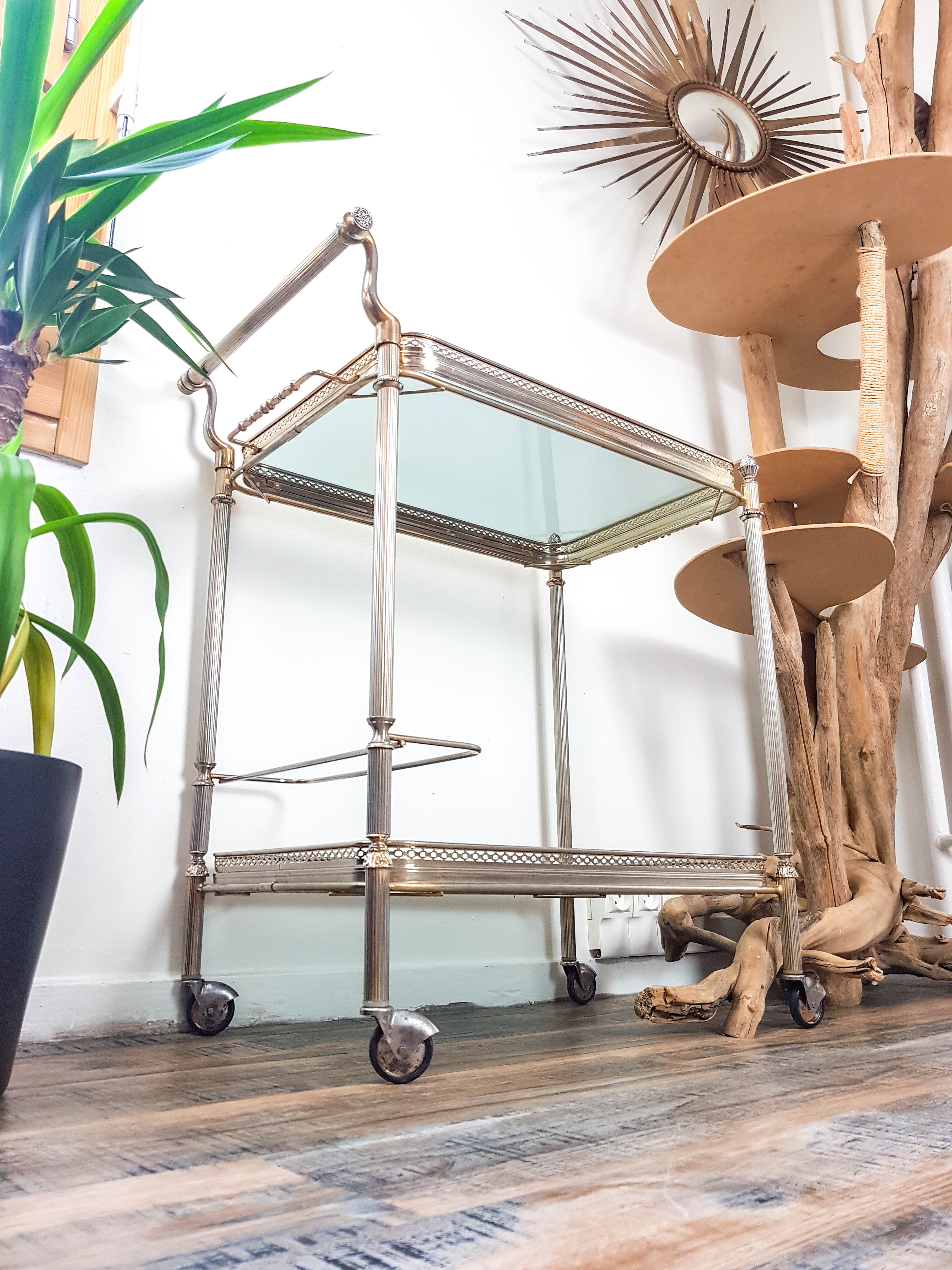 Golden neoclassical dessert