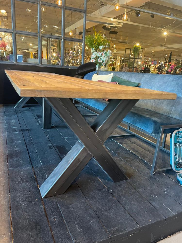 Table 350 x 100 cm chene and metal legs