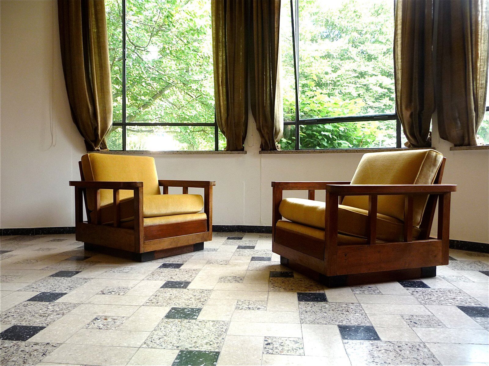Antique Art Deco cubic-shaped armchairs in walnut and velvet, Germany, 1920s, set of 2
