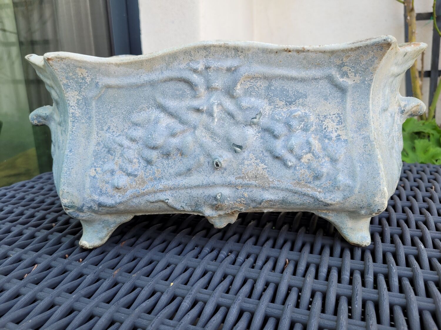 Cast iron planter