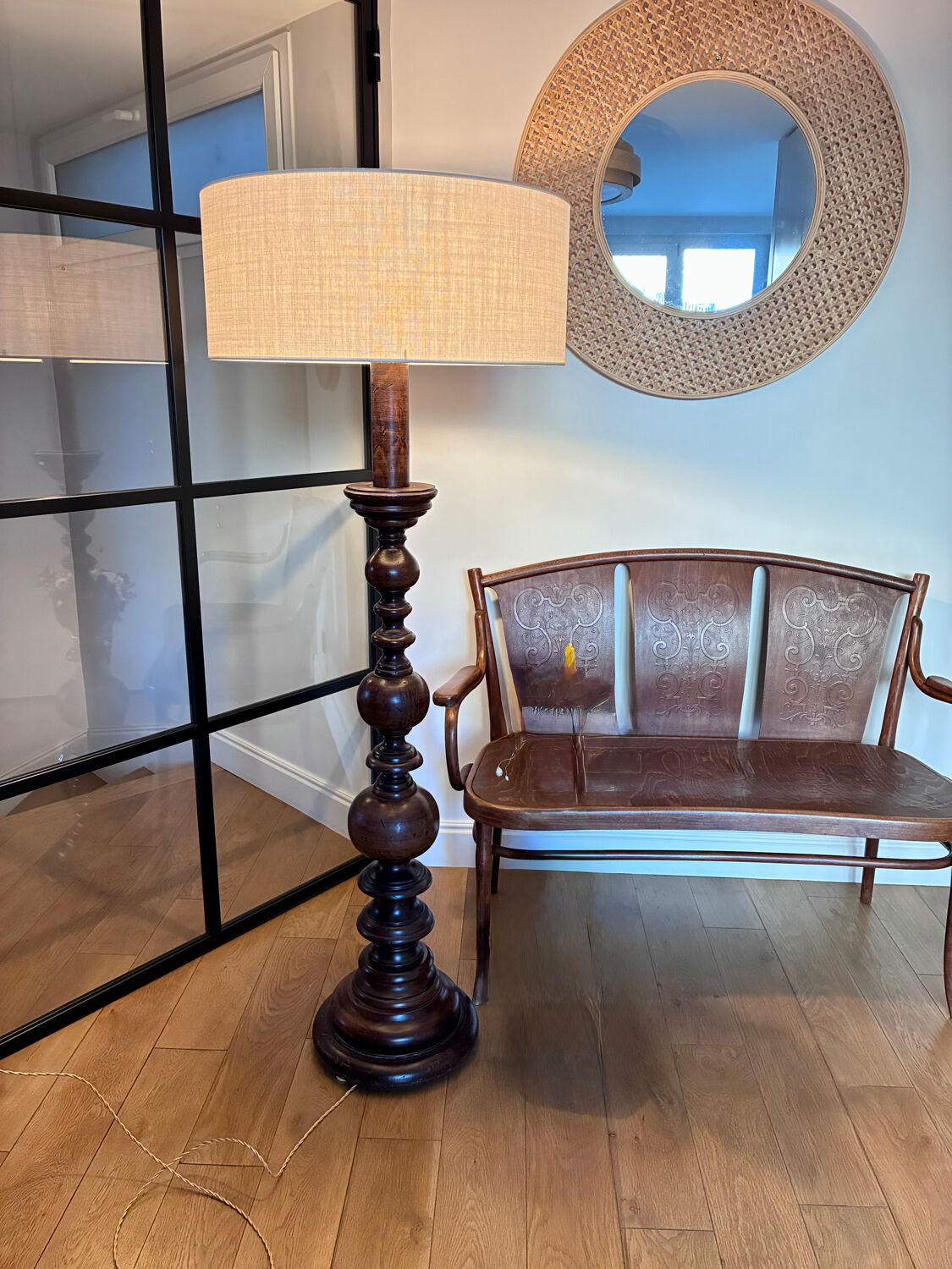 "Colonial" floor lamp in solid wood - 1960.