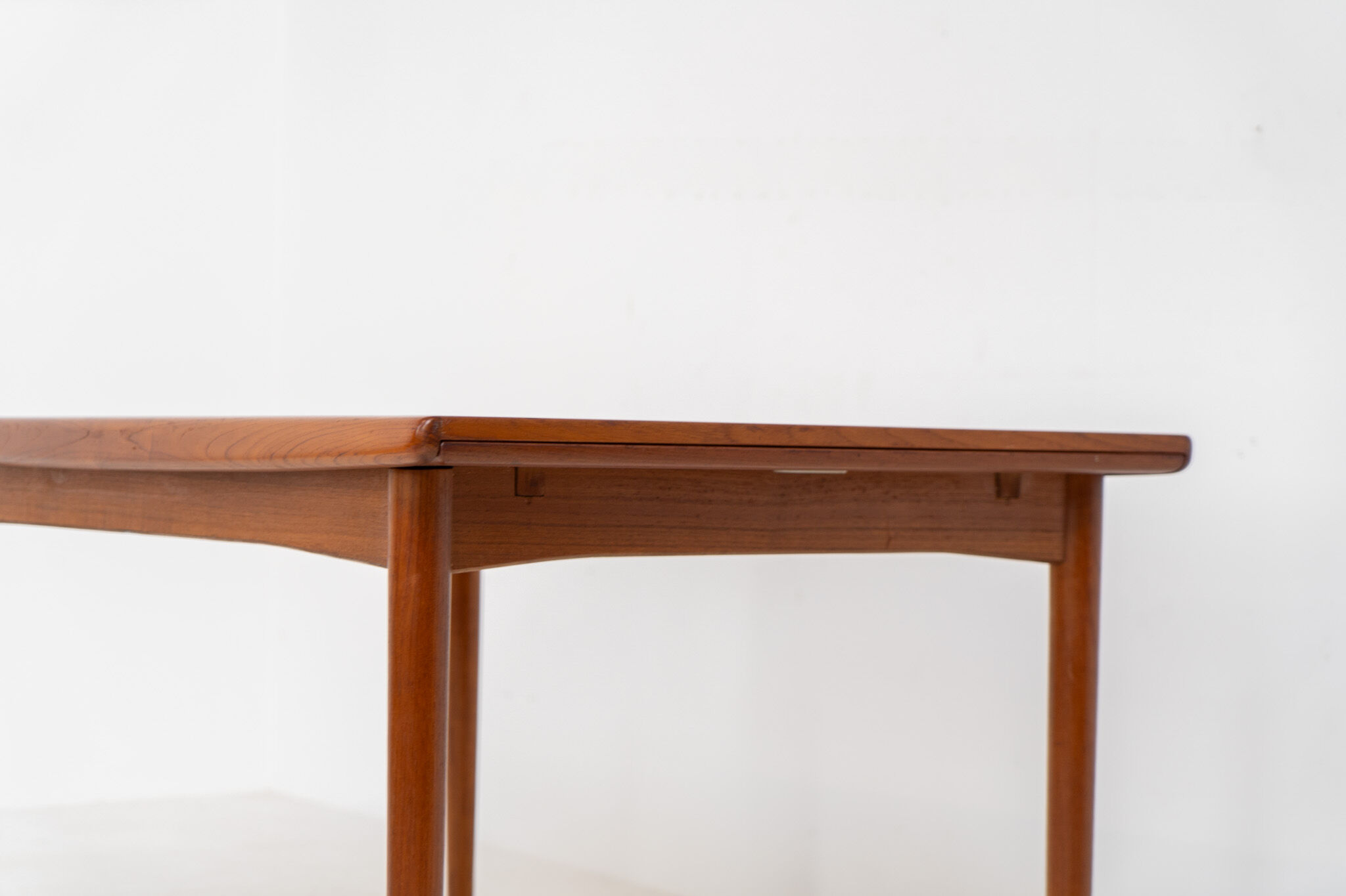 Extendable dining table by Skøvby Møbelfabrik