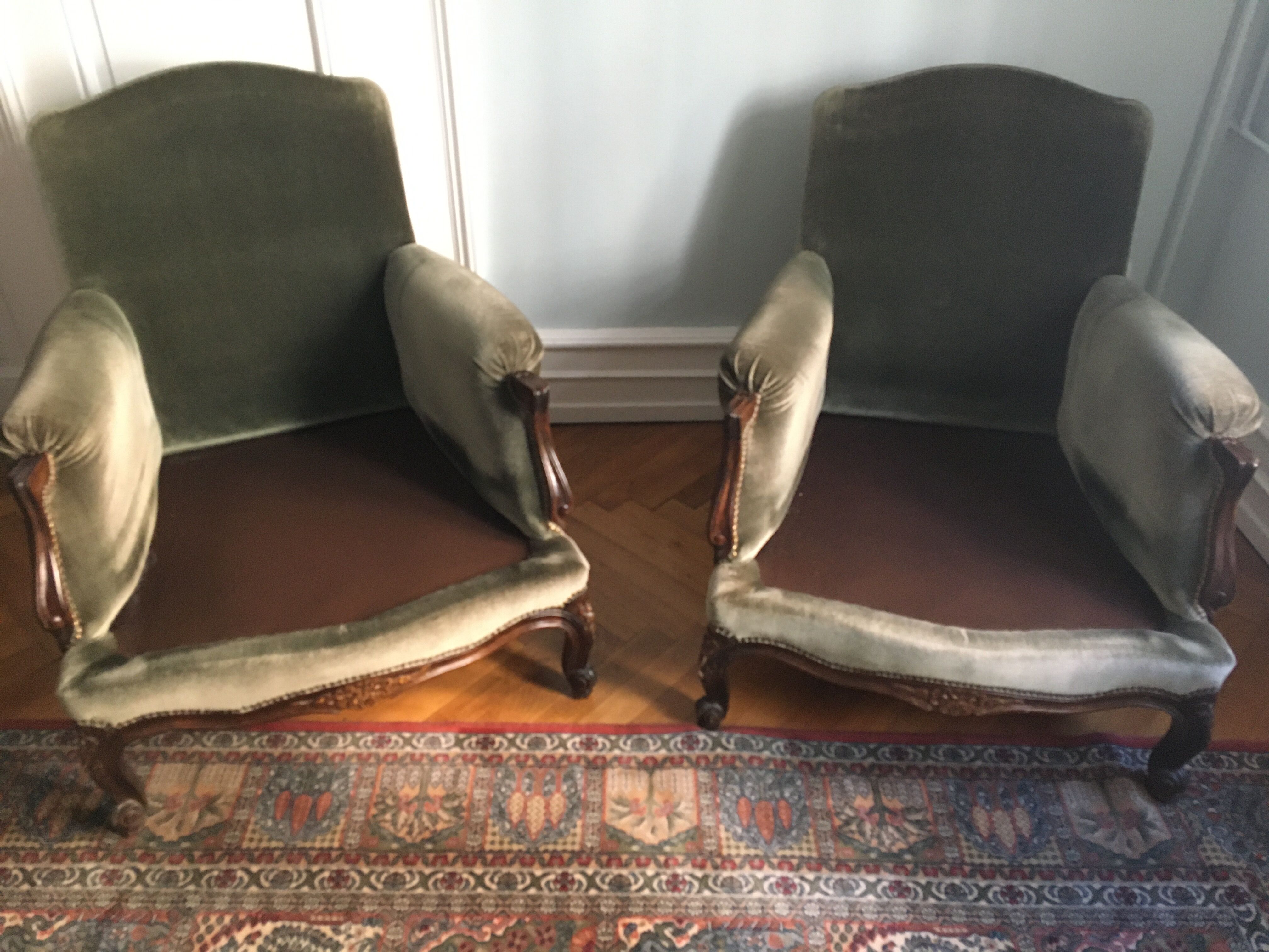 Pair of 2 khaki green velvet armchairs