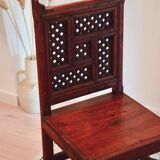 Chaise moucharabieh en bois exotique