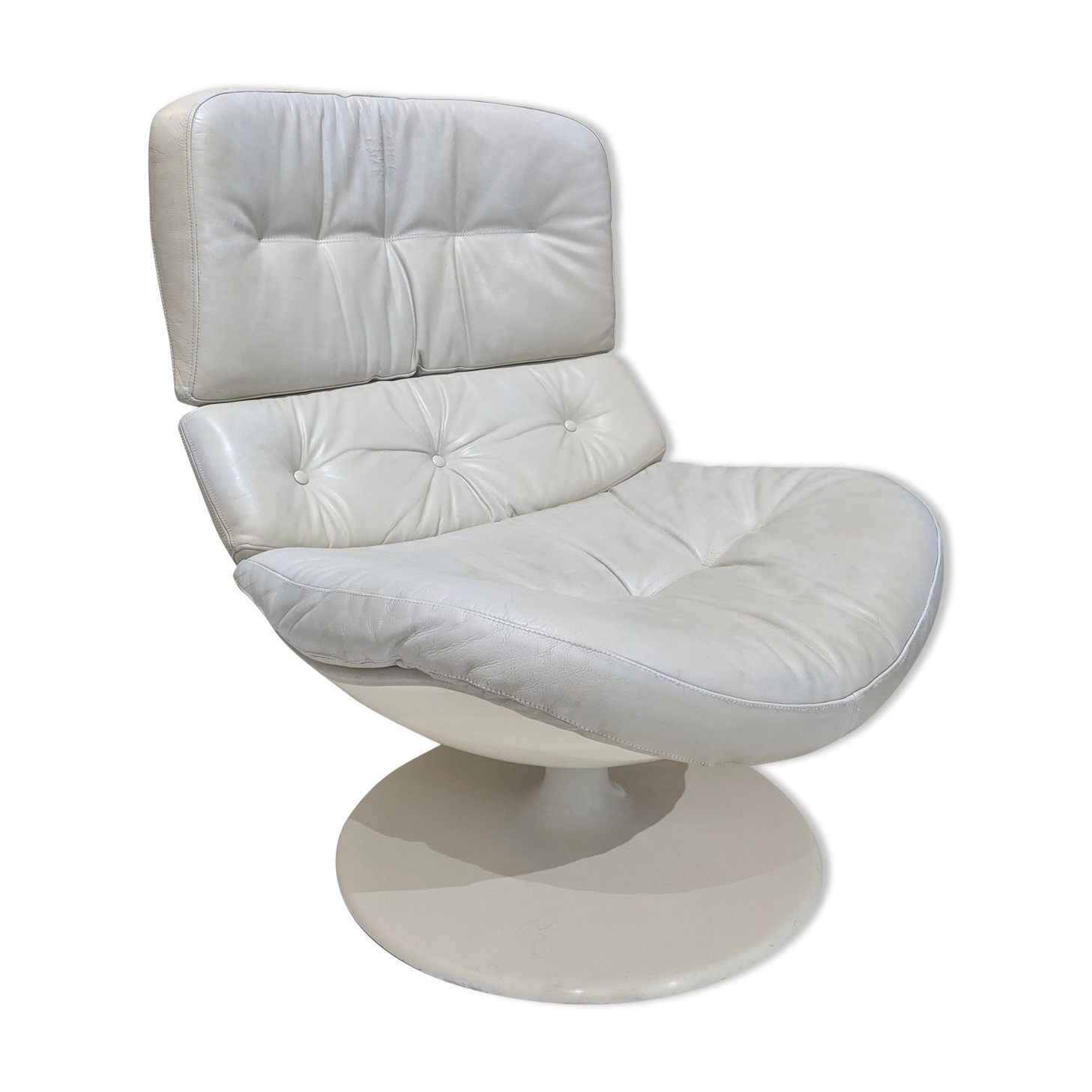 Swivel armchair in grey patinated leather