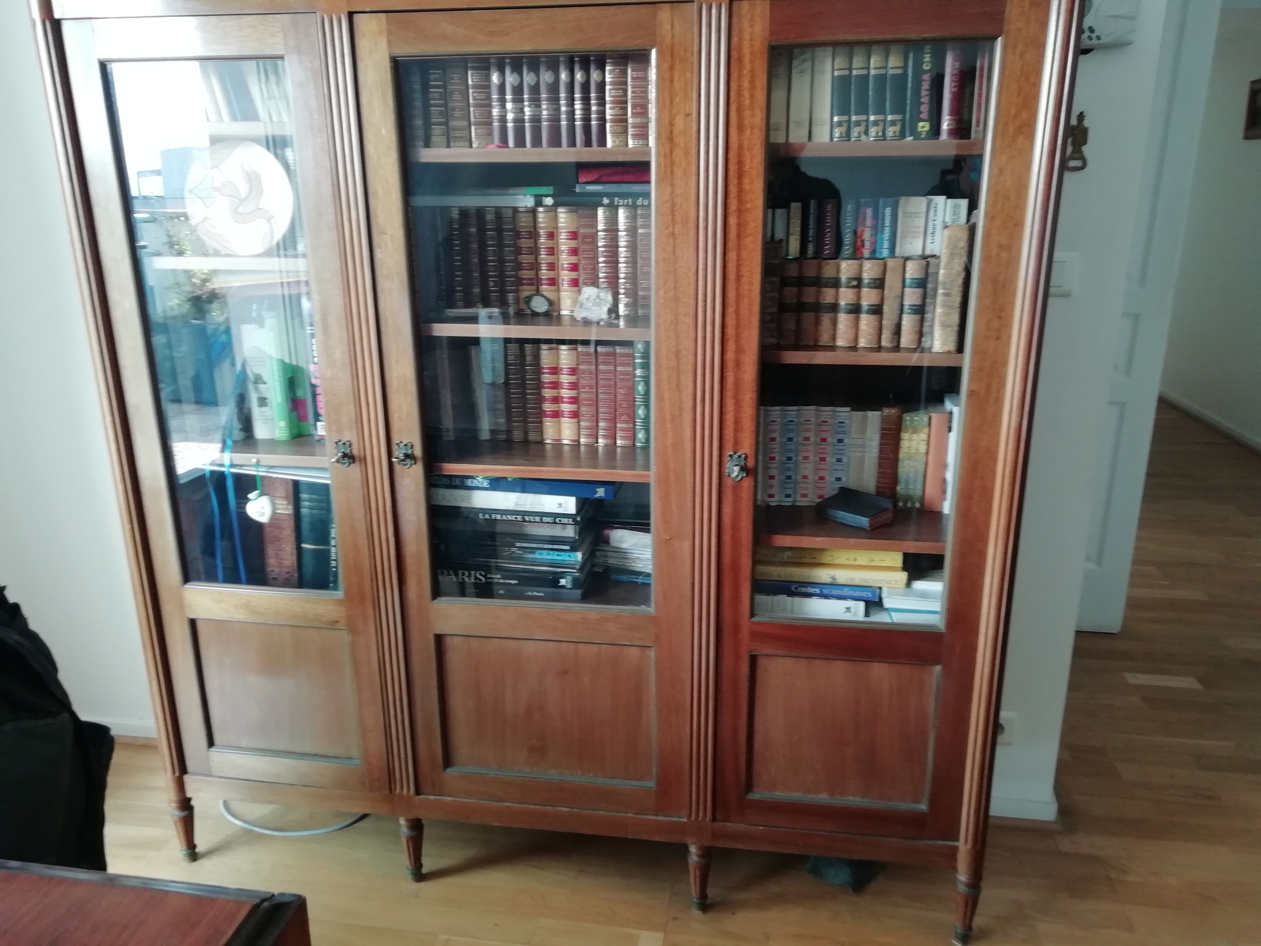 Louis XVI showcase cabinet 3 doors
